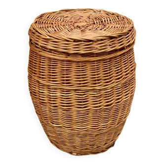 Large vintage wicker basket with lid – circa 1960