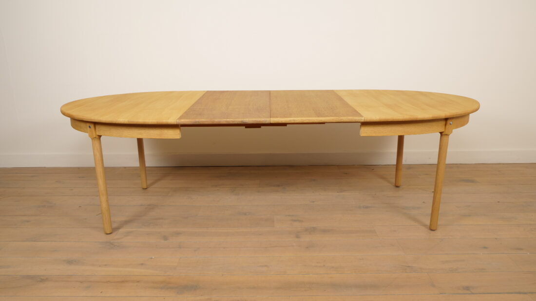 Vintage Oval Dining Table | Oak | Extendable | 3 Extension Leaves