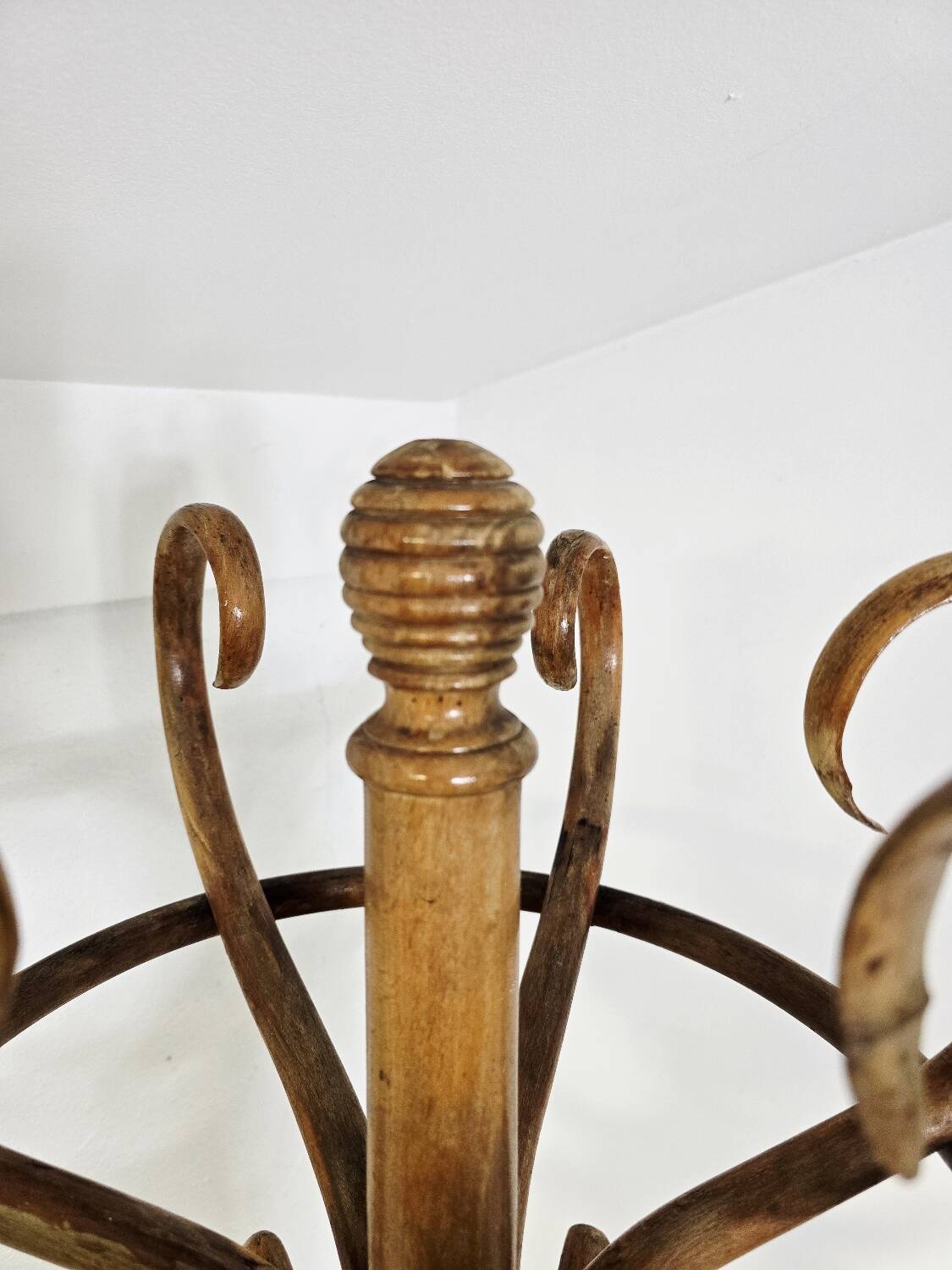 Porte-manteau et porte-chapeau en bois courbé