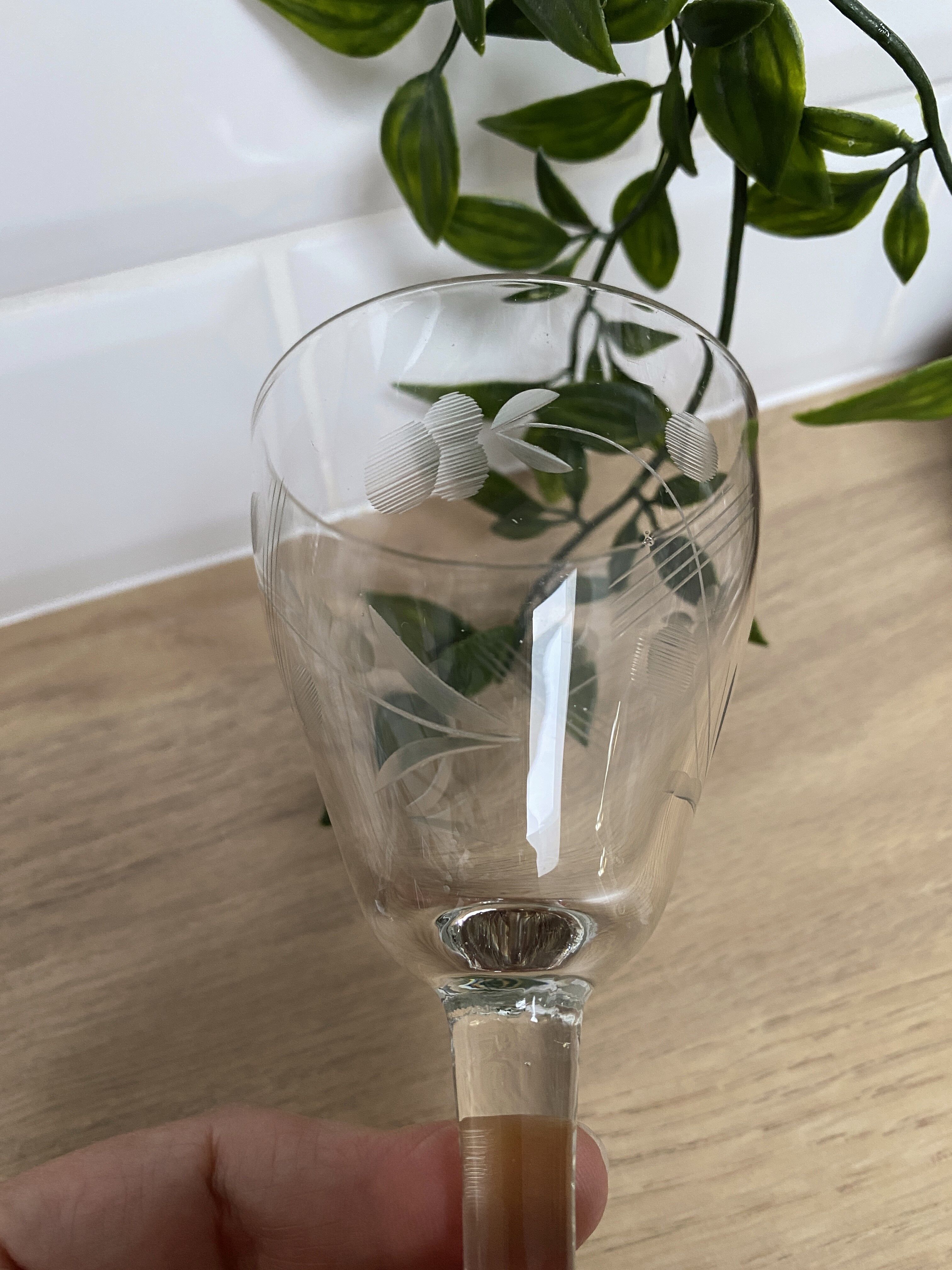 Set of 6 engraved wine glasses