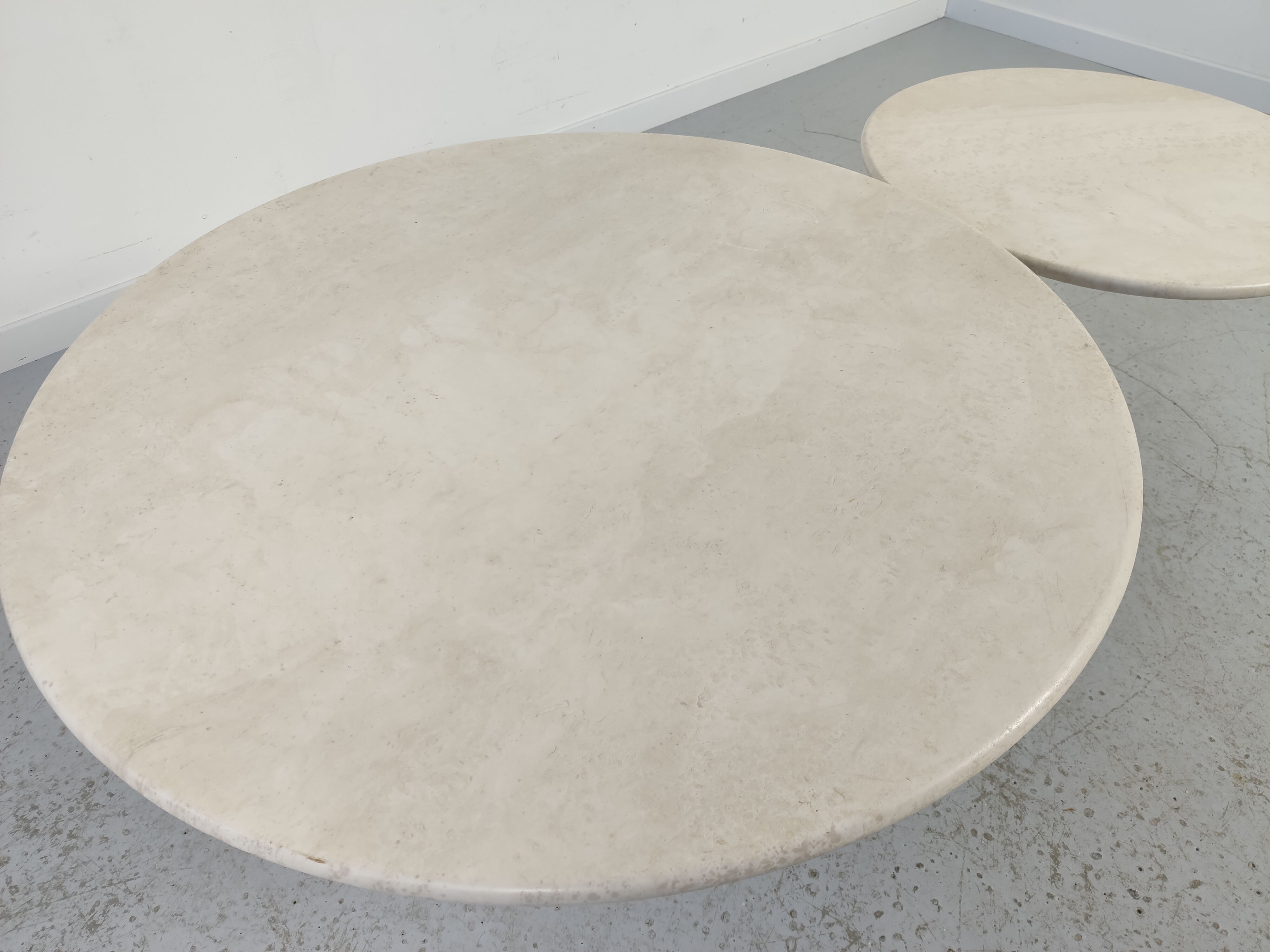 Two modular rotating trays coffee table