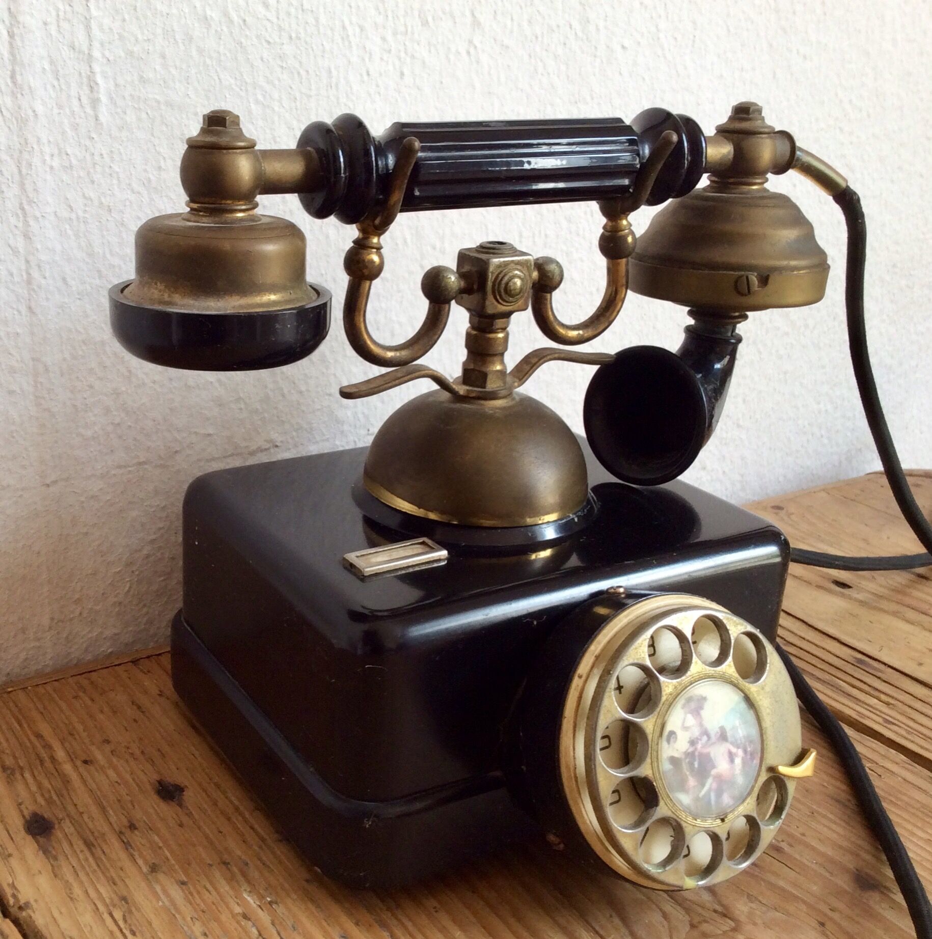 Old phone in Bakelite