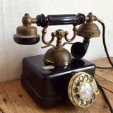 Old phone in Bakelite
