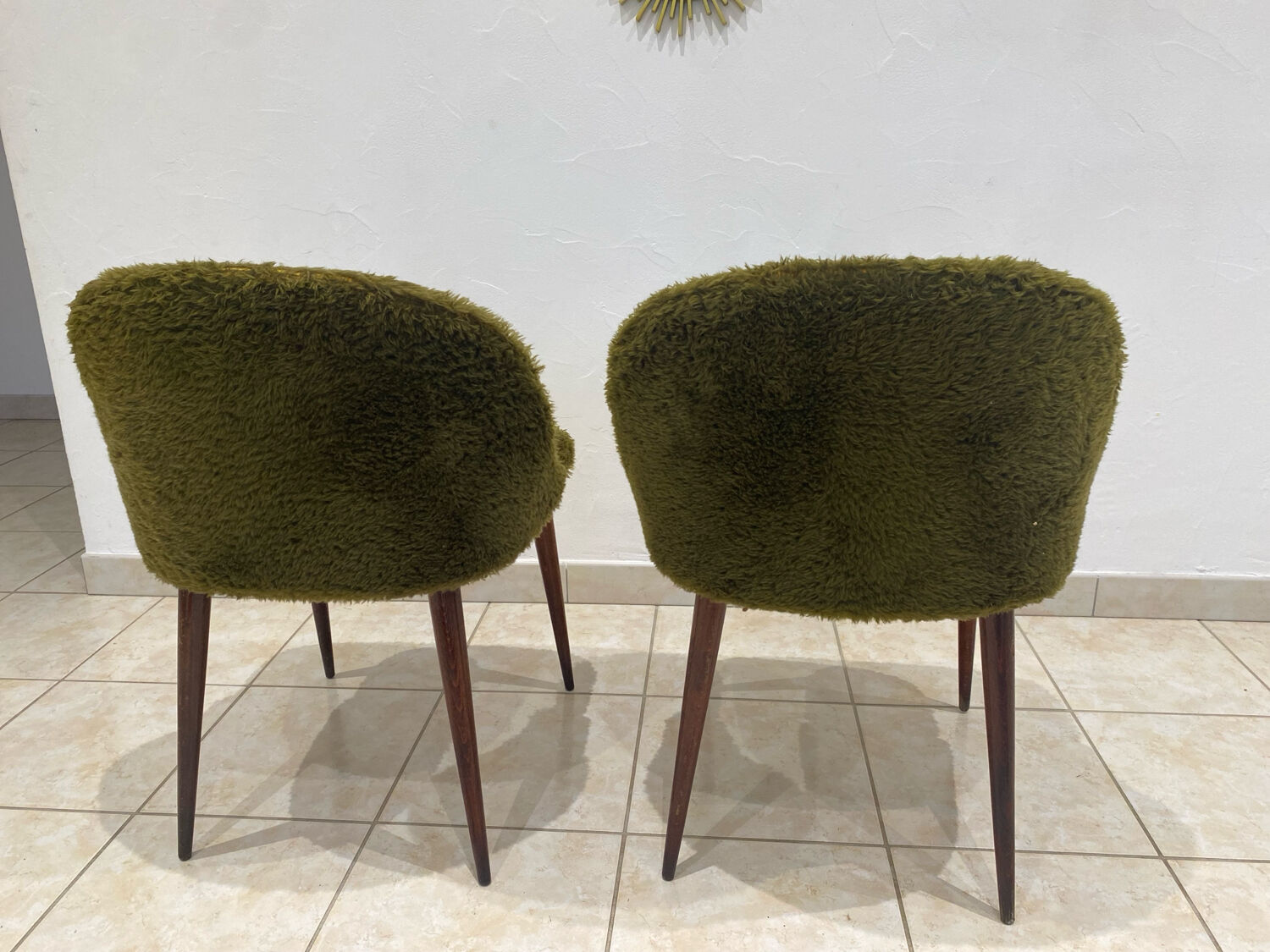 Vintage chairs - Retro chic design - Moss green fur