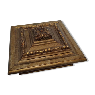 Boîte en bois doré