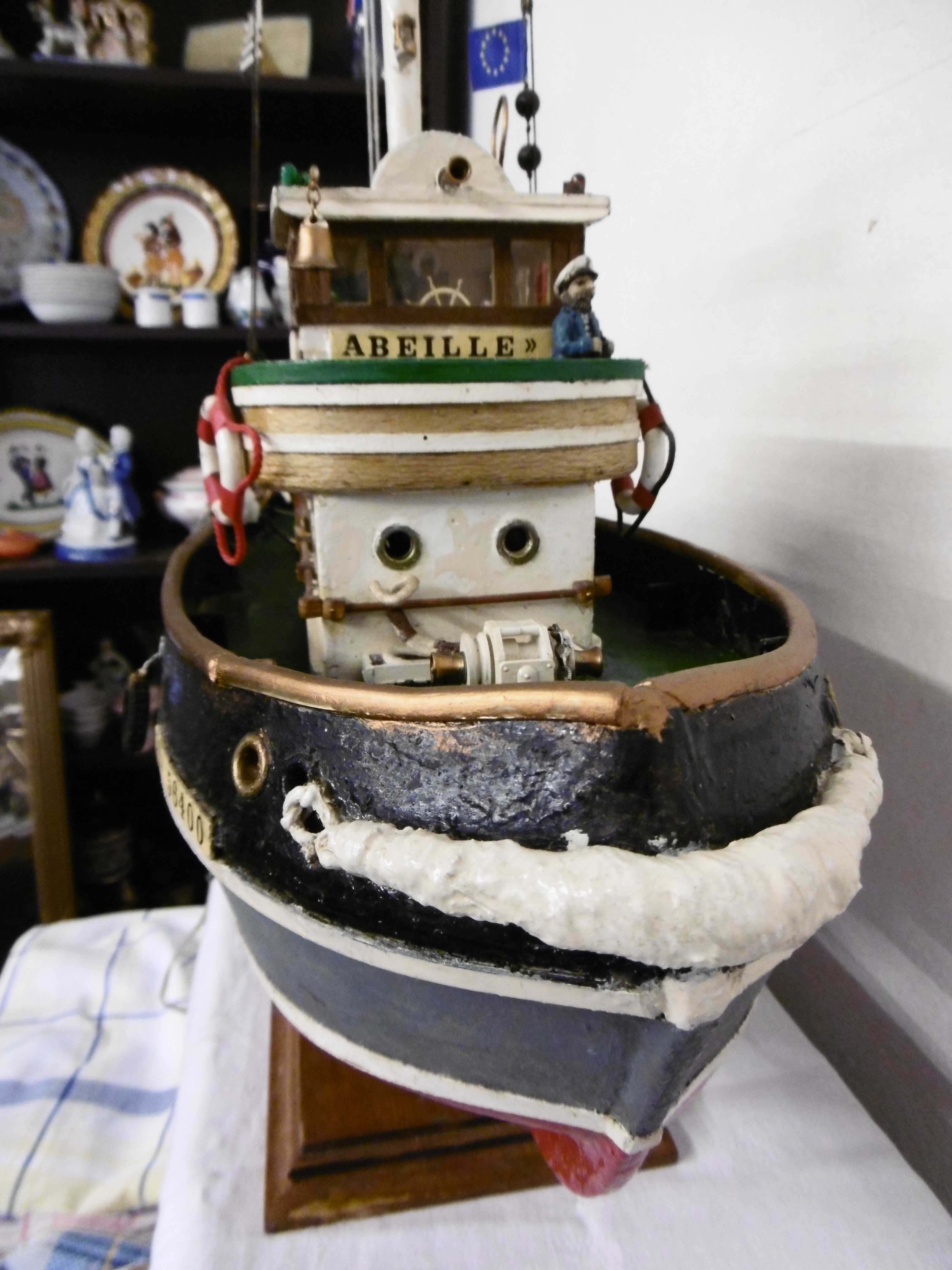 Maquette de bateau, remorqueur abeille 26
