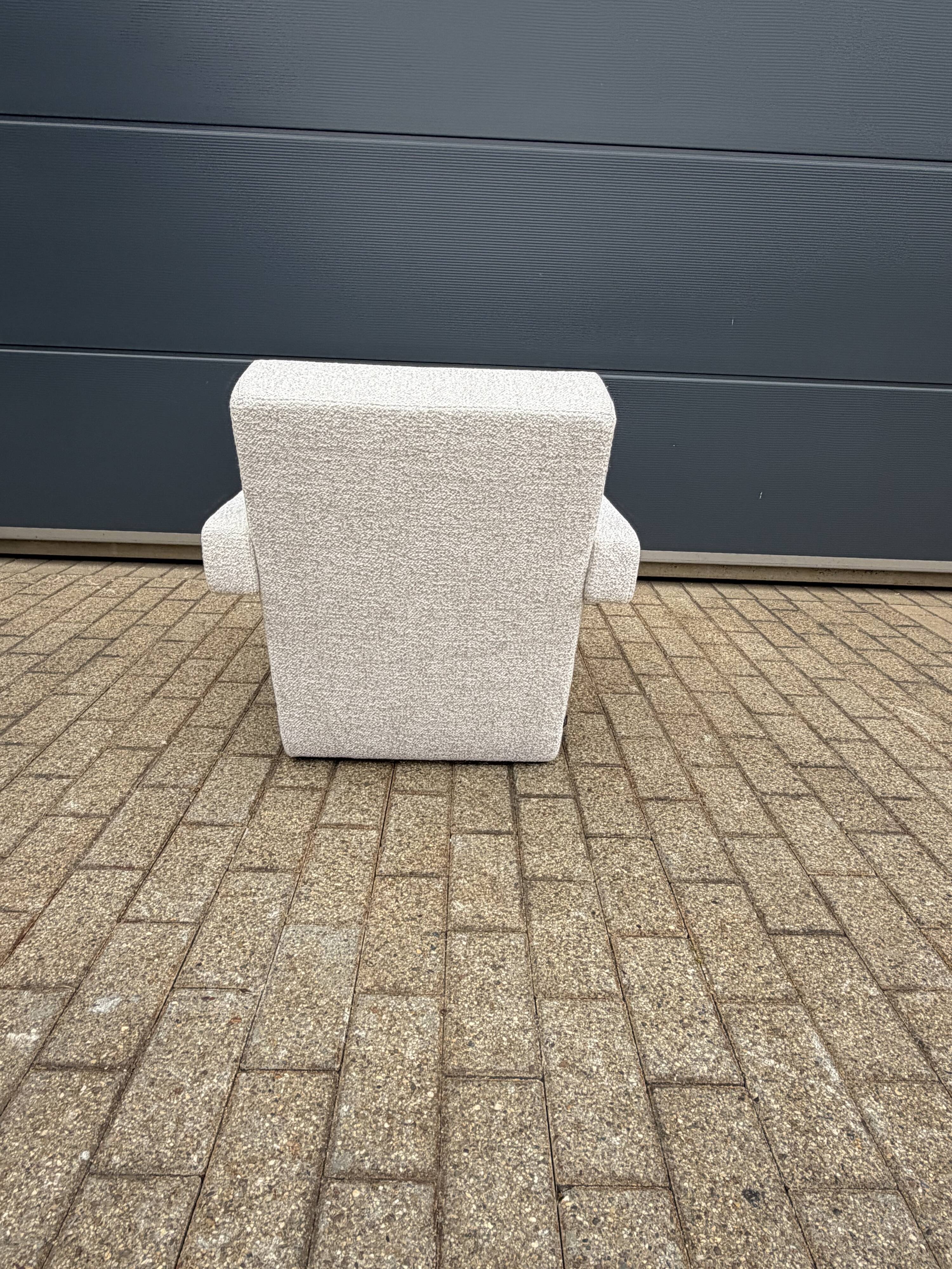 Cassina Utrecht chair in Beige Bouclé, Gerrit Rietveld, in NEW CONDITION!!