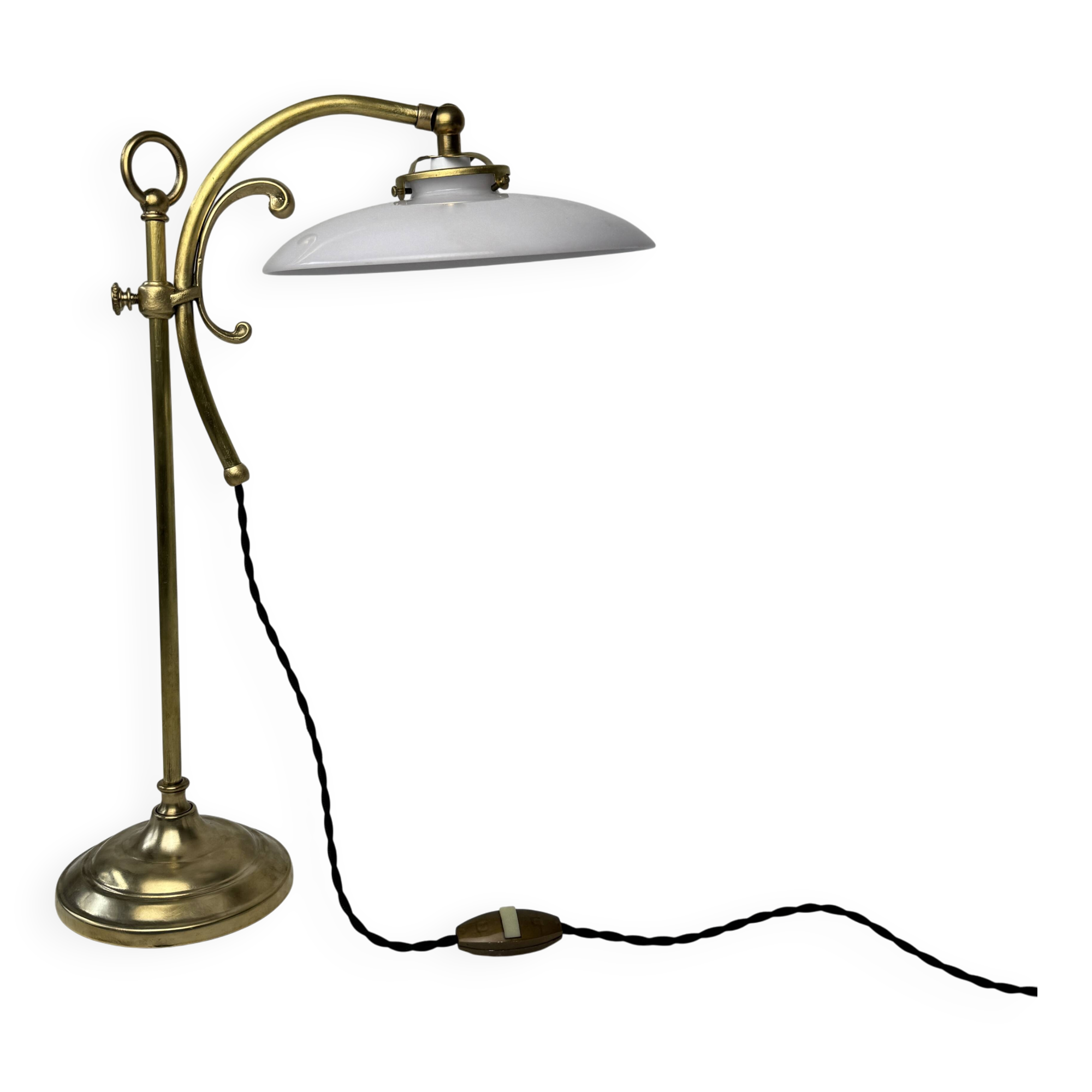 Vintage desk lamp that raises and lowers.