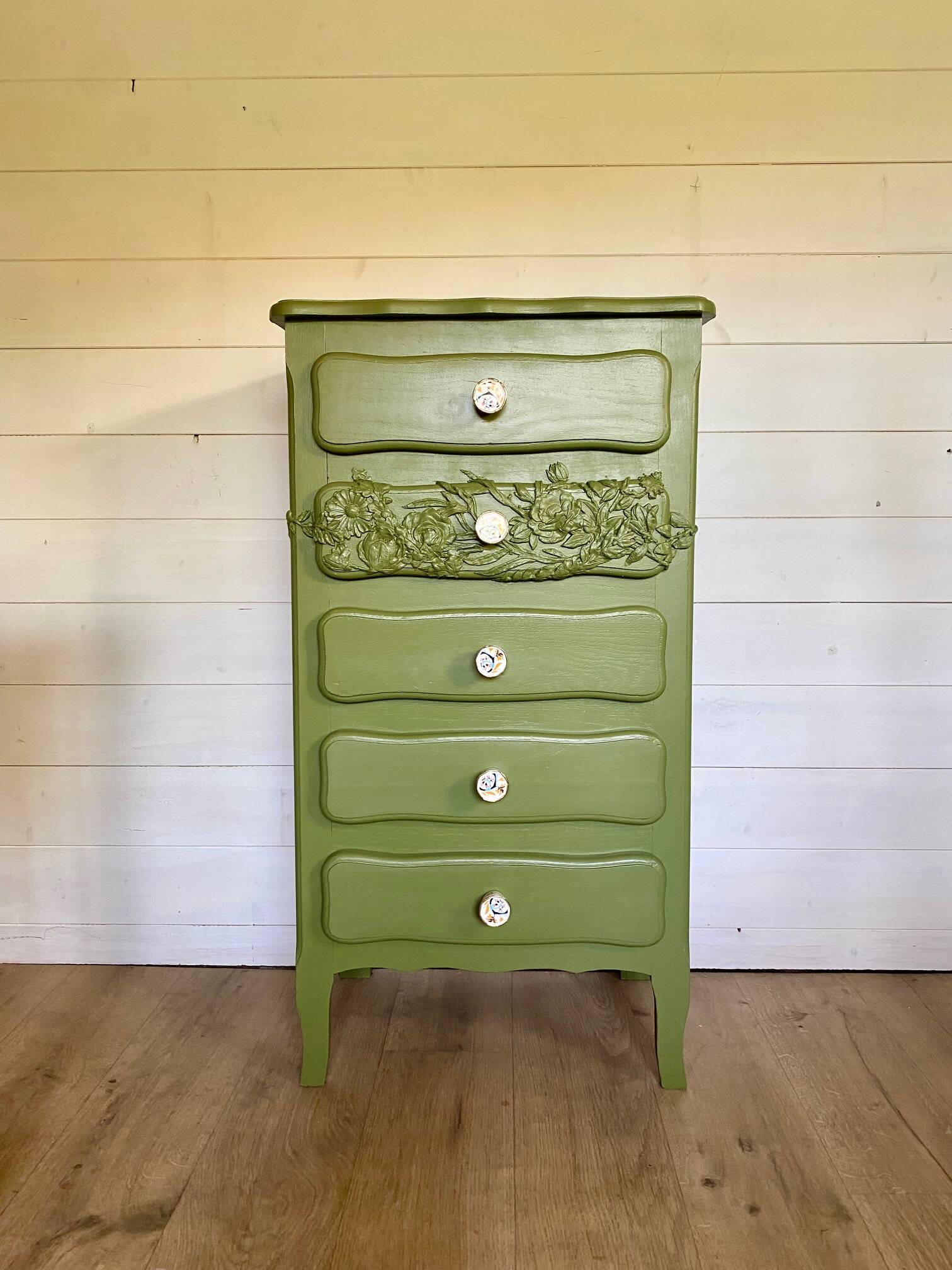 Revamped plant chiffonier