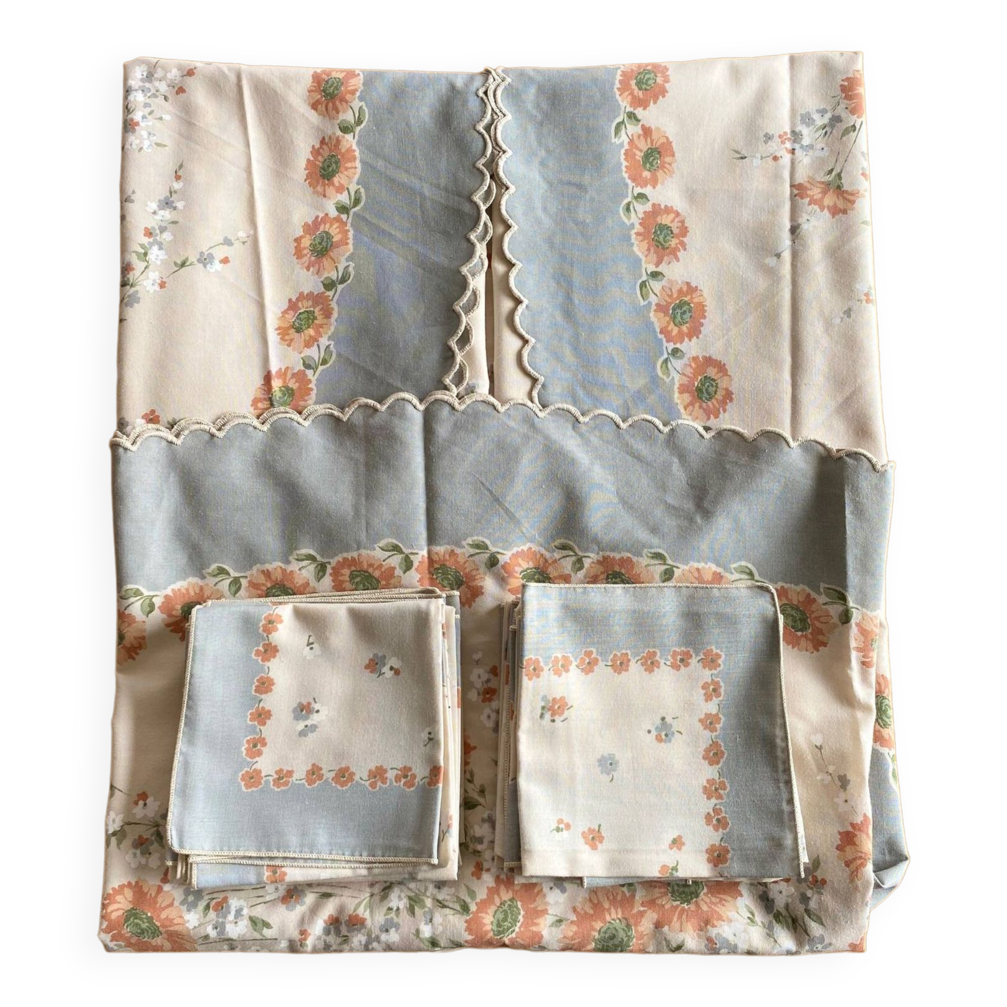 Vintage tablecloth and matching napkins