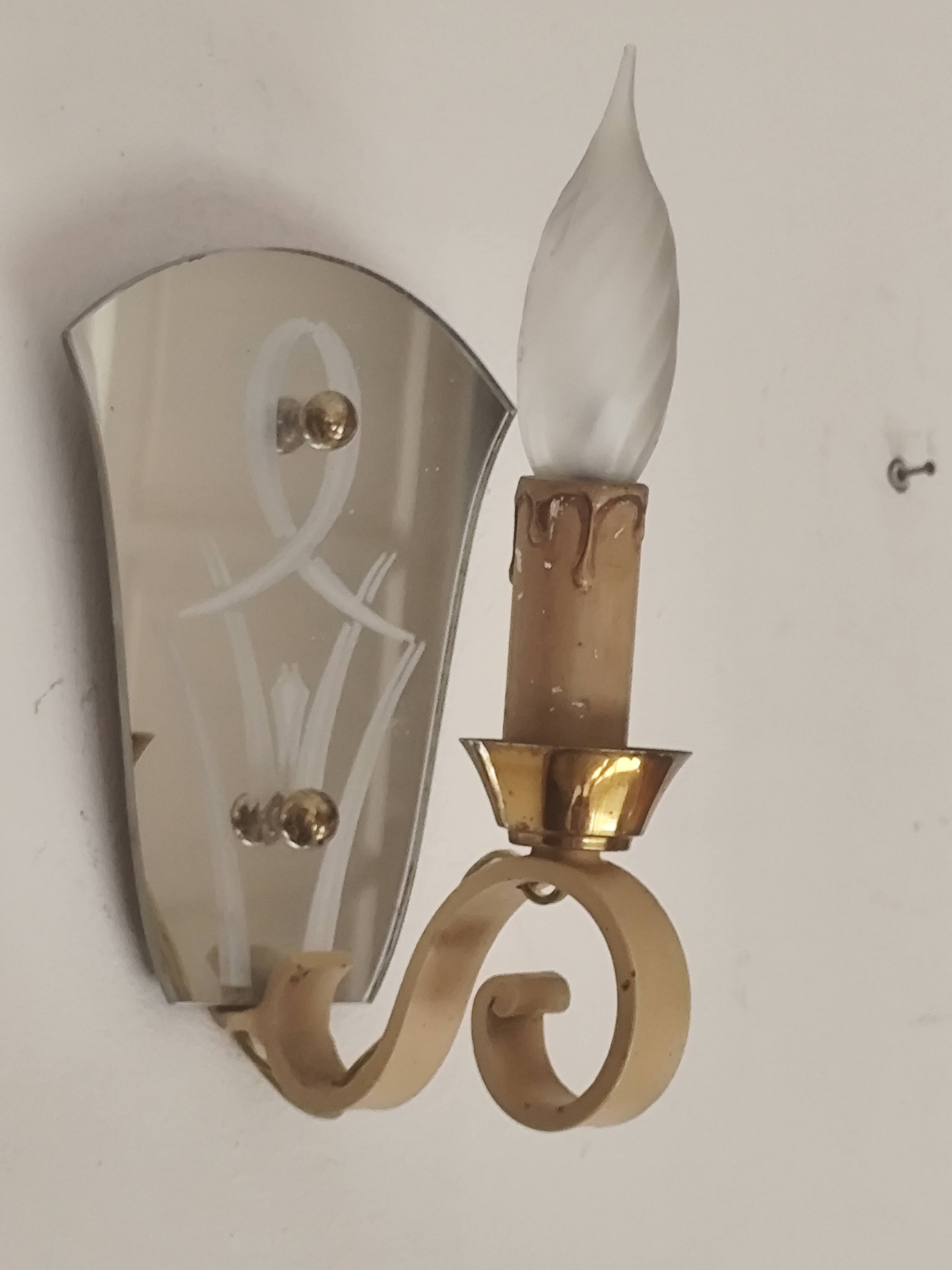 Single-light wall sconce in brass and metal with engraved mirror plate - 1950s