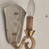 Single-light wall sconce in brass and metal with engraved mirror plate - 1950s