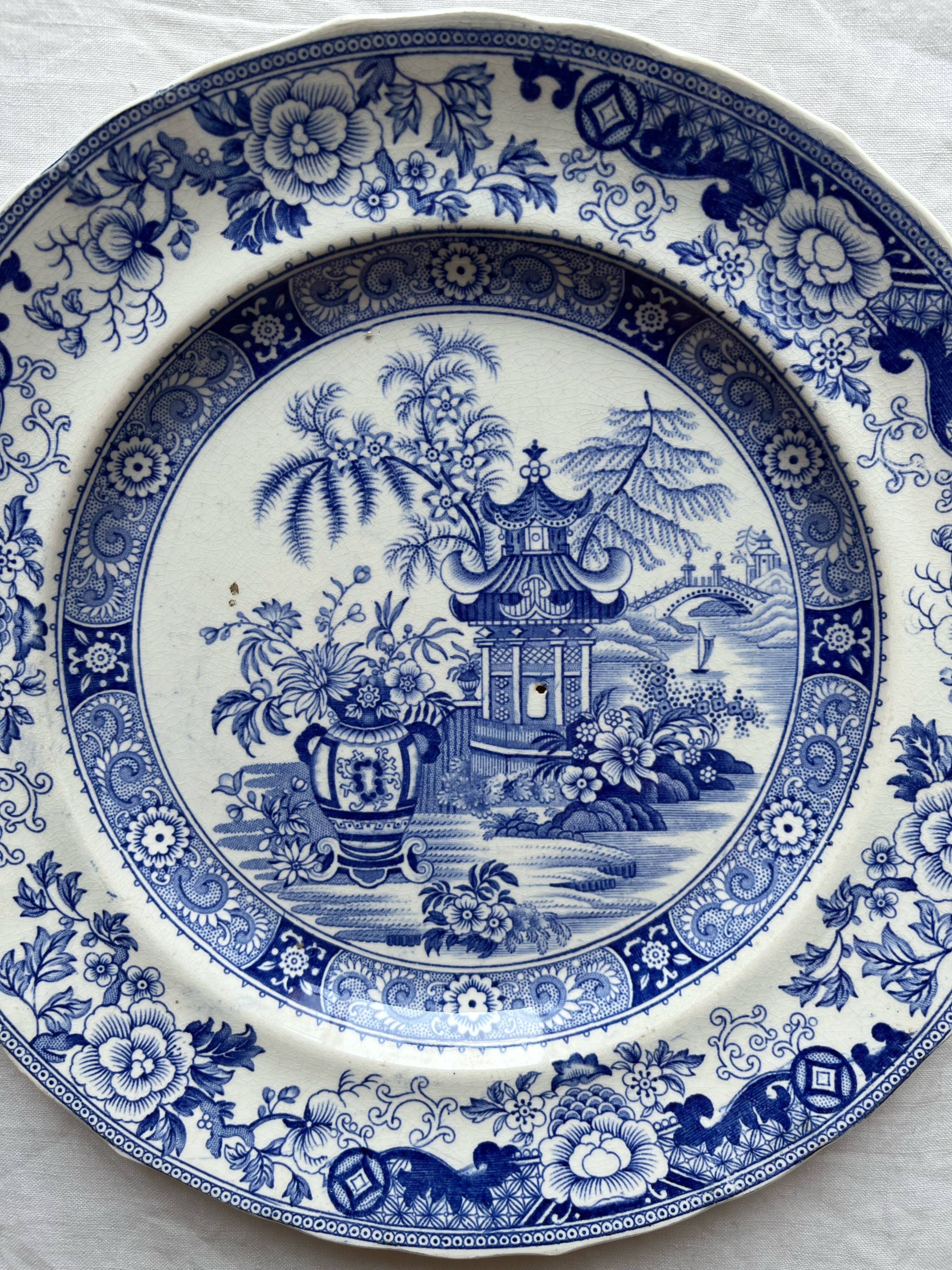 Assiette plate ancienne terre de fer décor japonisant Creil et Montereau