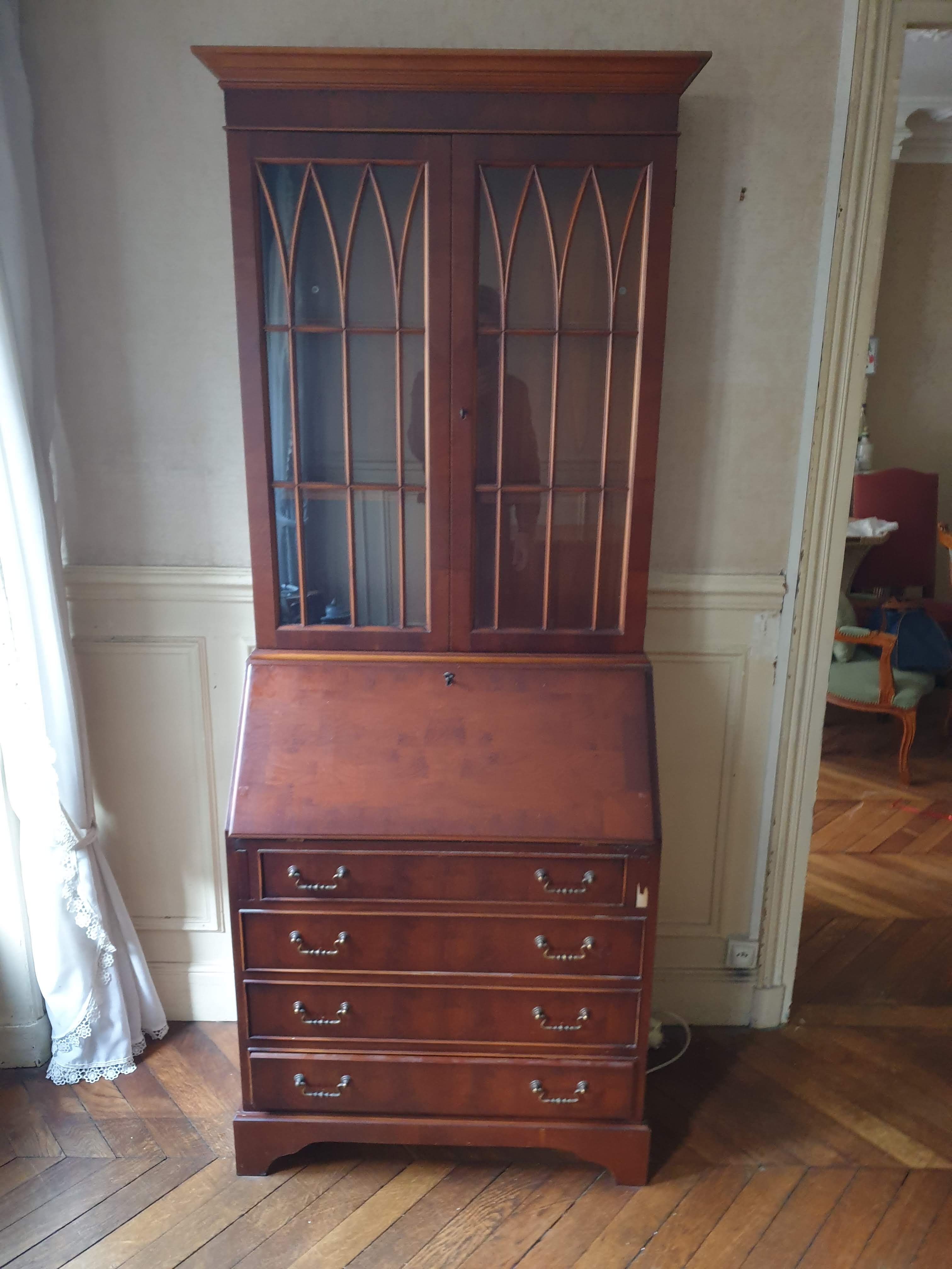 Secretary or English Scriban with showcase