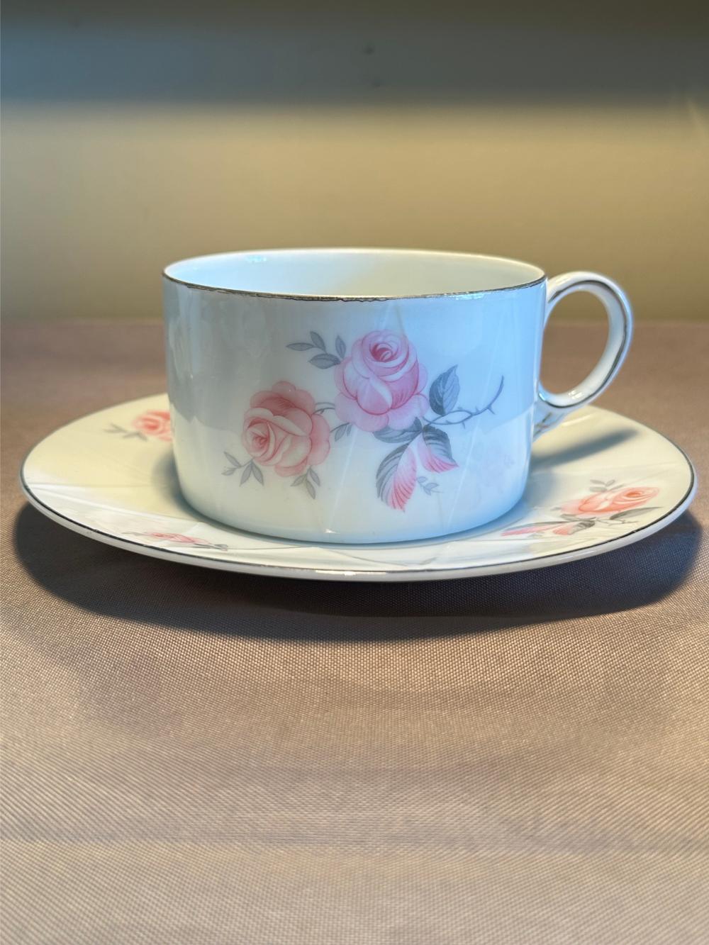 6 Art Deco RGK cups and saucers