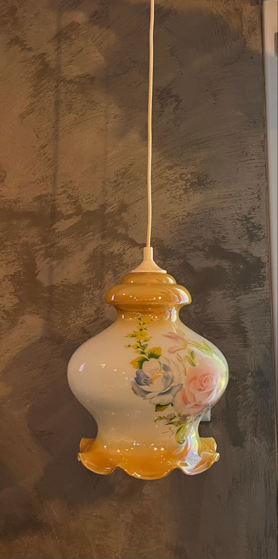 Vintage suspension in iridescent opaline floral – Verrerie de Vianne – Ét