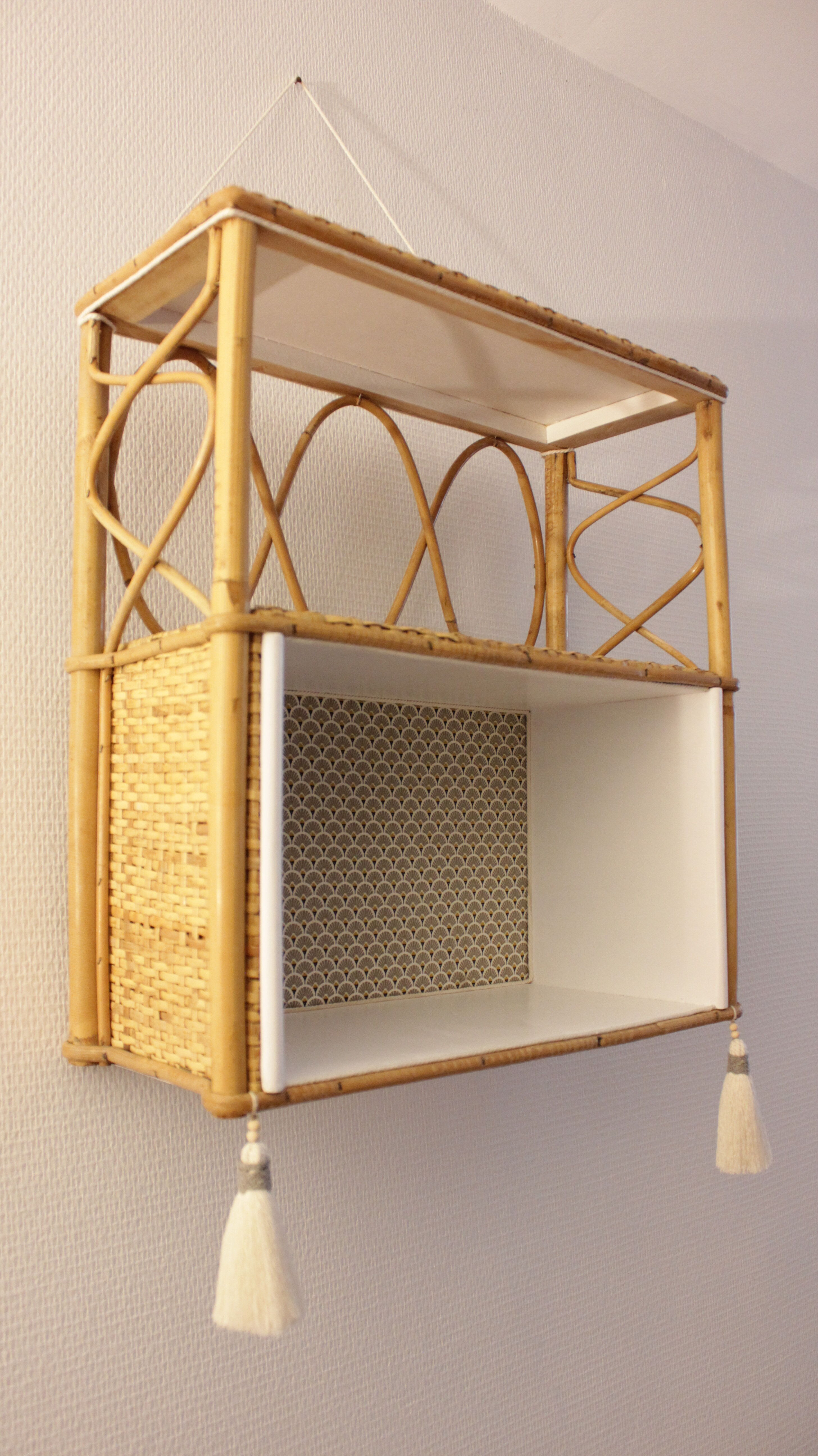 Rattan and bamboo shelf Years 60-70 revamped