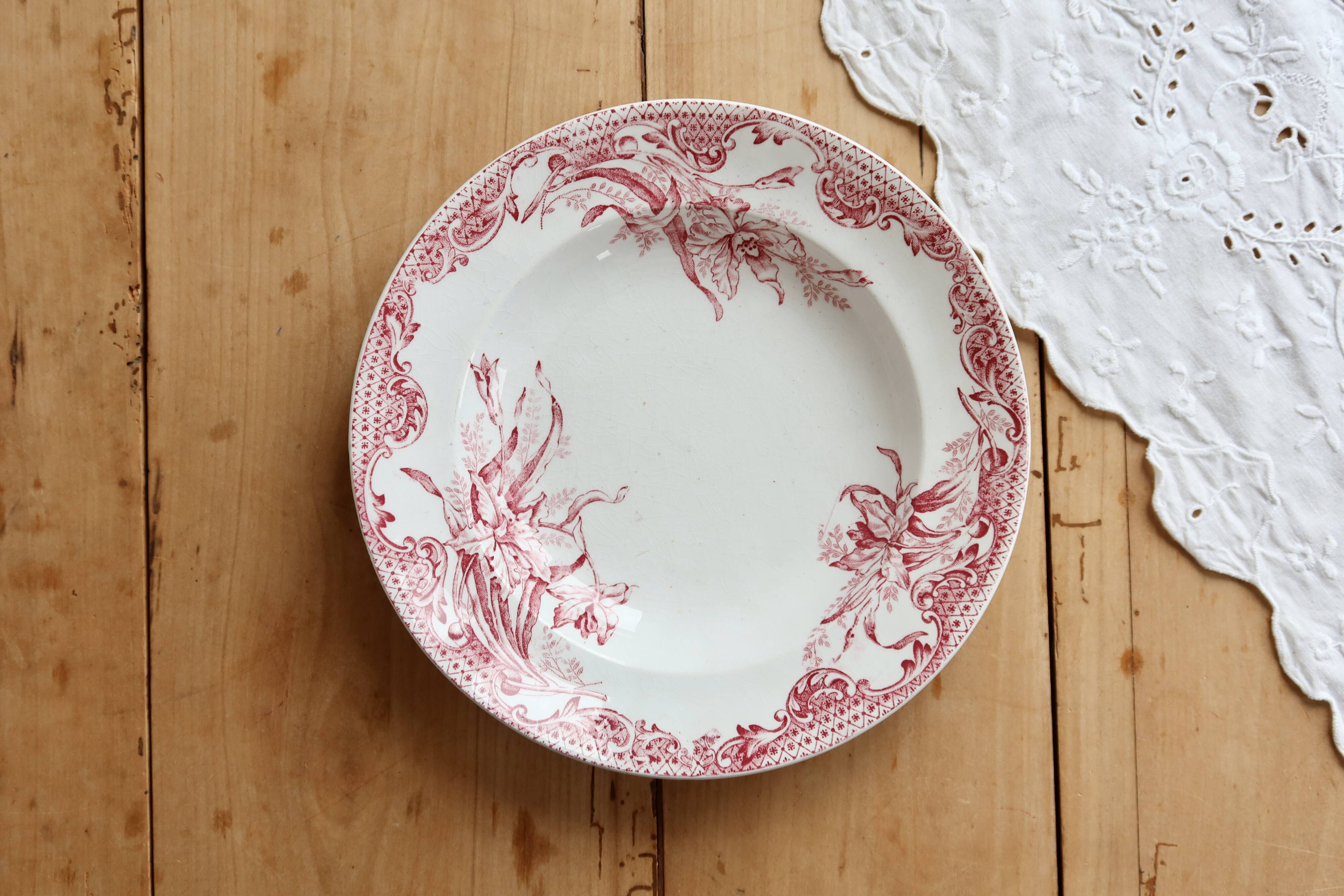 Red iron clay deep plate Saint Amandinoise iris model