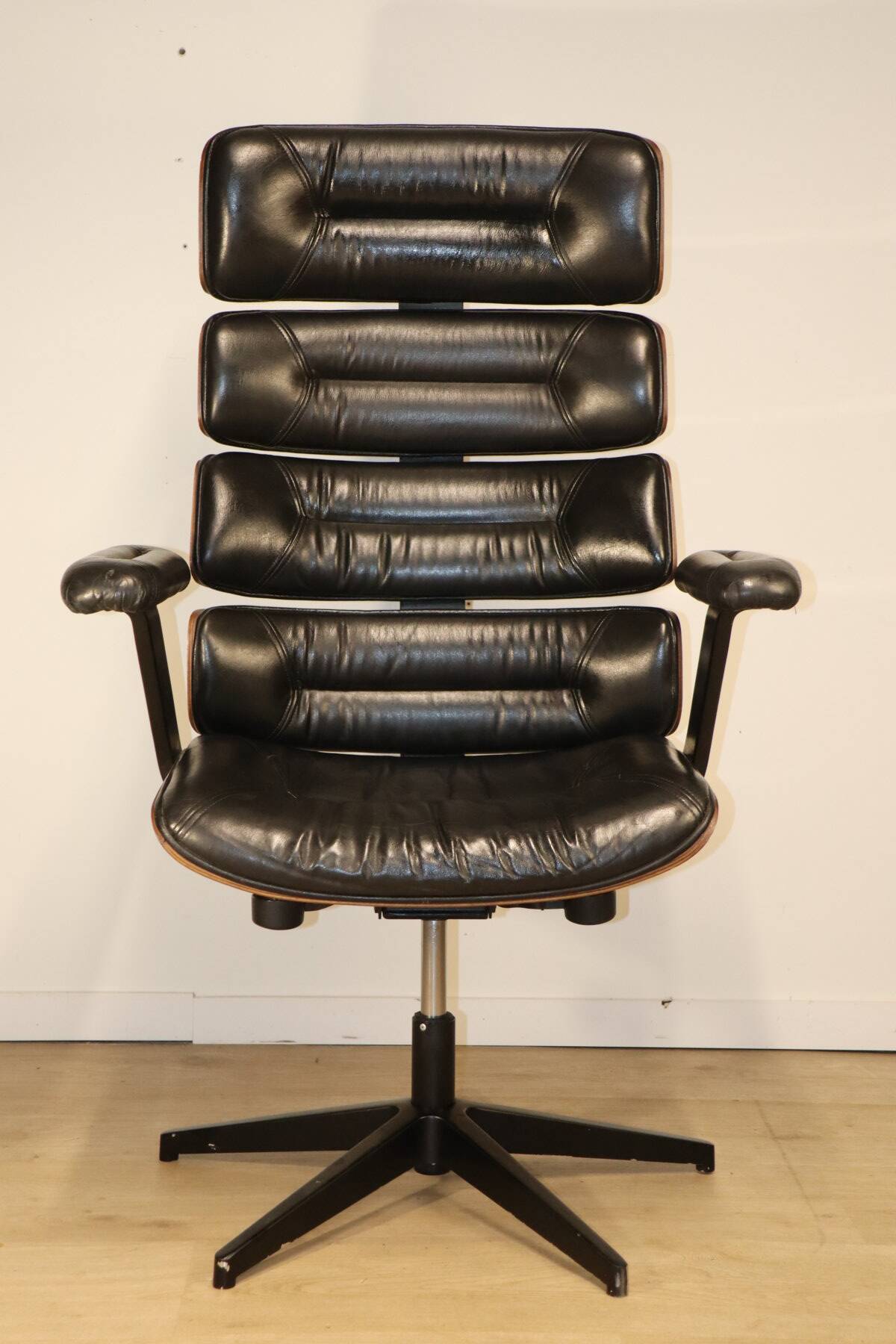 Fauteuil de bureau vintage en skaï et bois - 1970