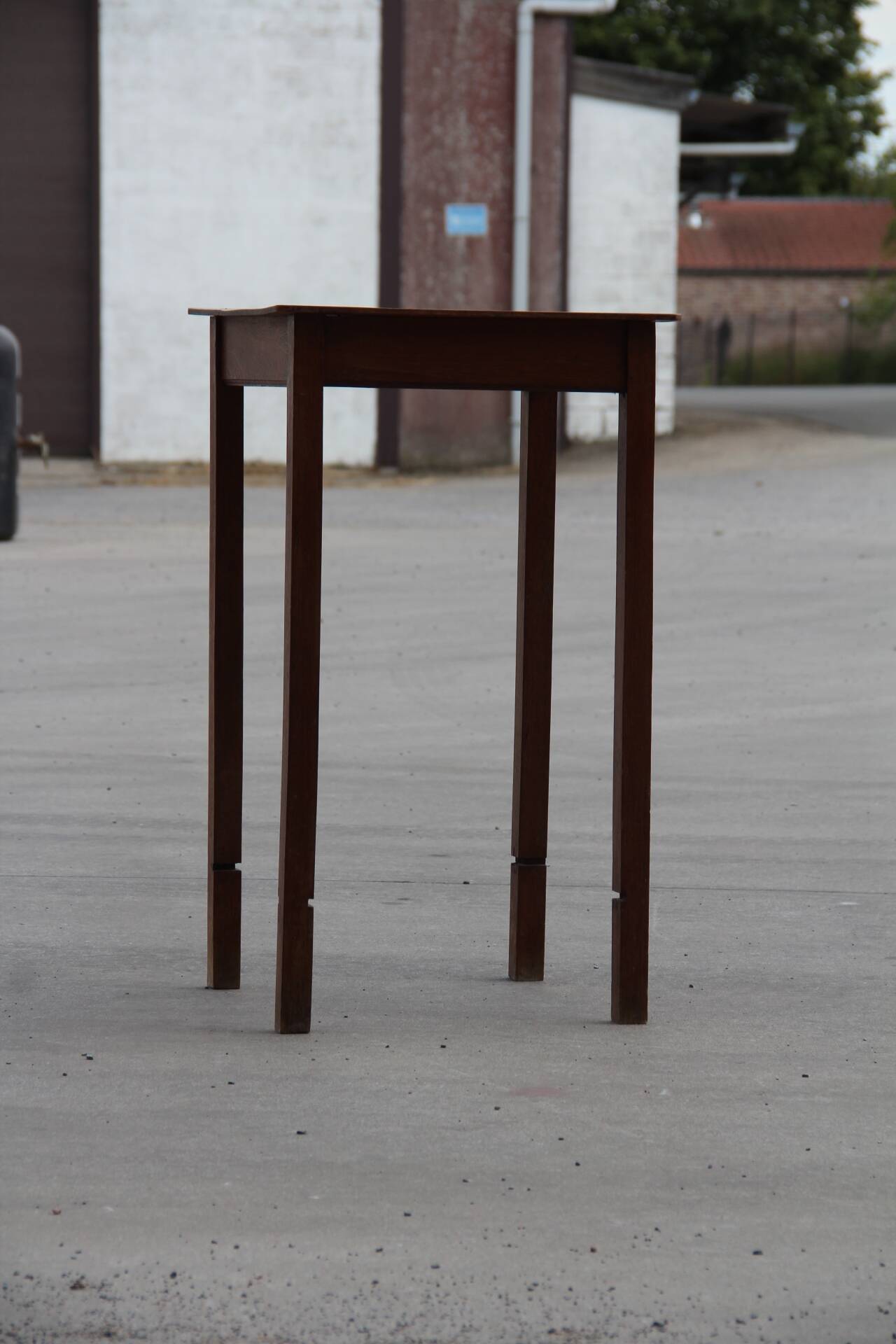 High side table in oak