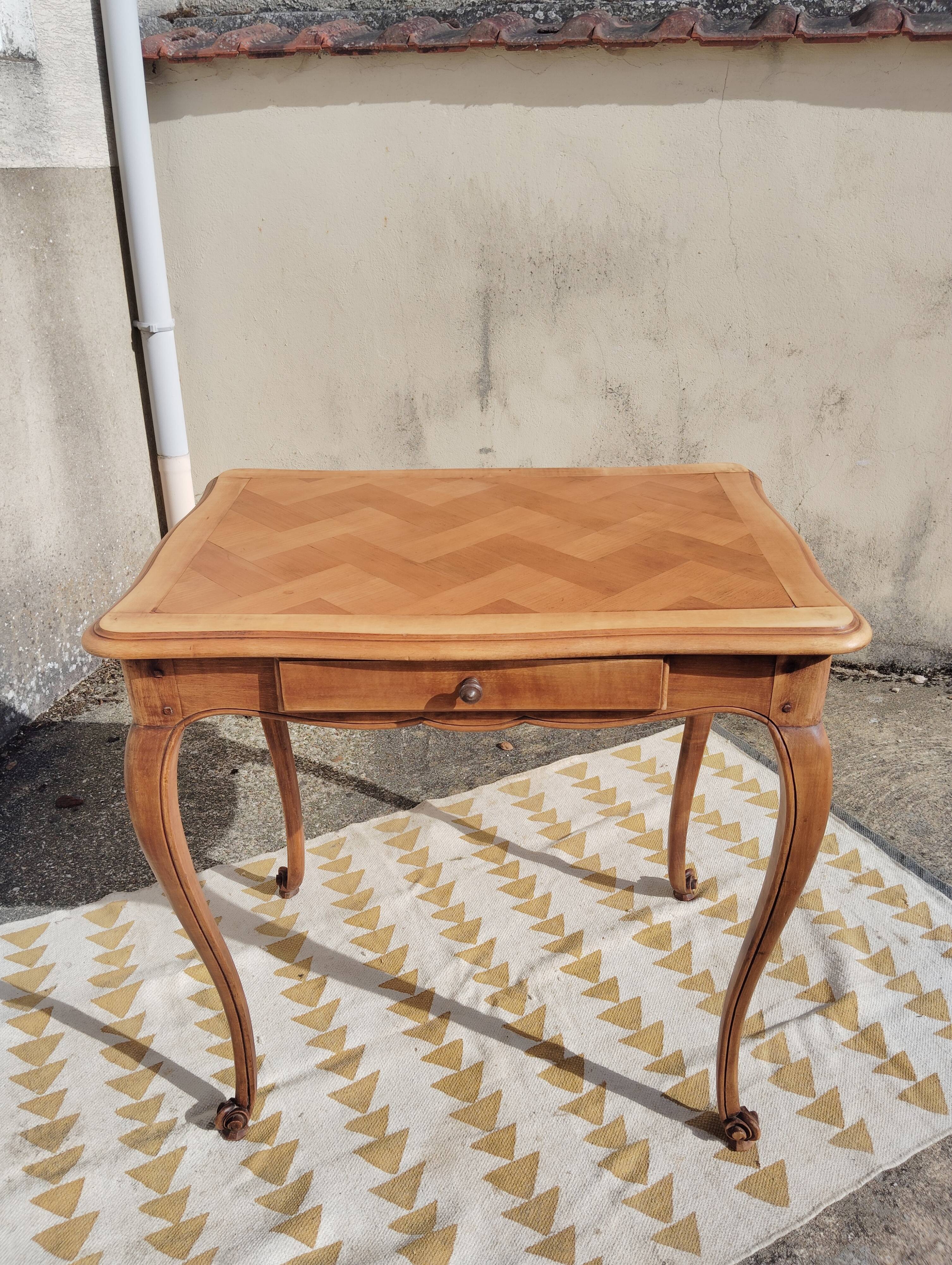 Table ou écritoire style Louis XV noyer éclairci
