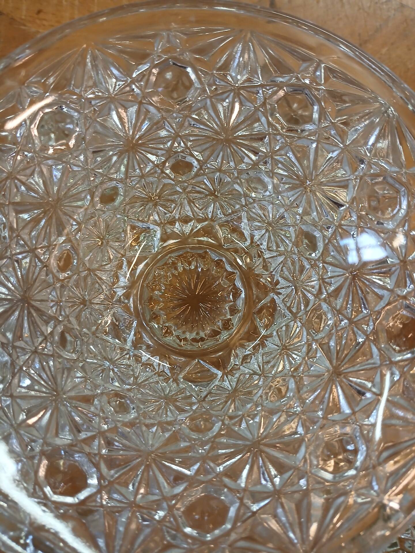 Plat apéritif vintage en verre moulé