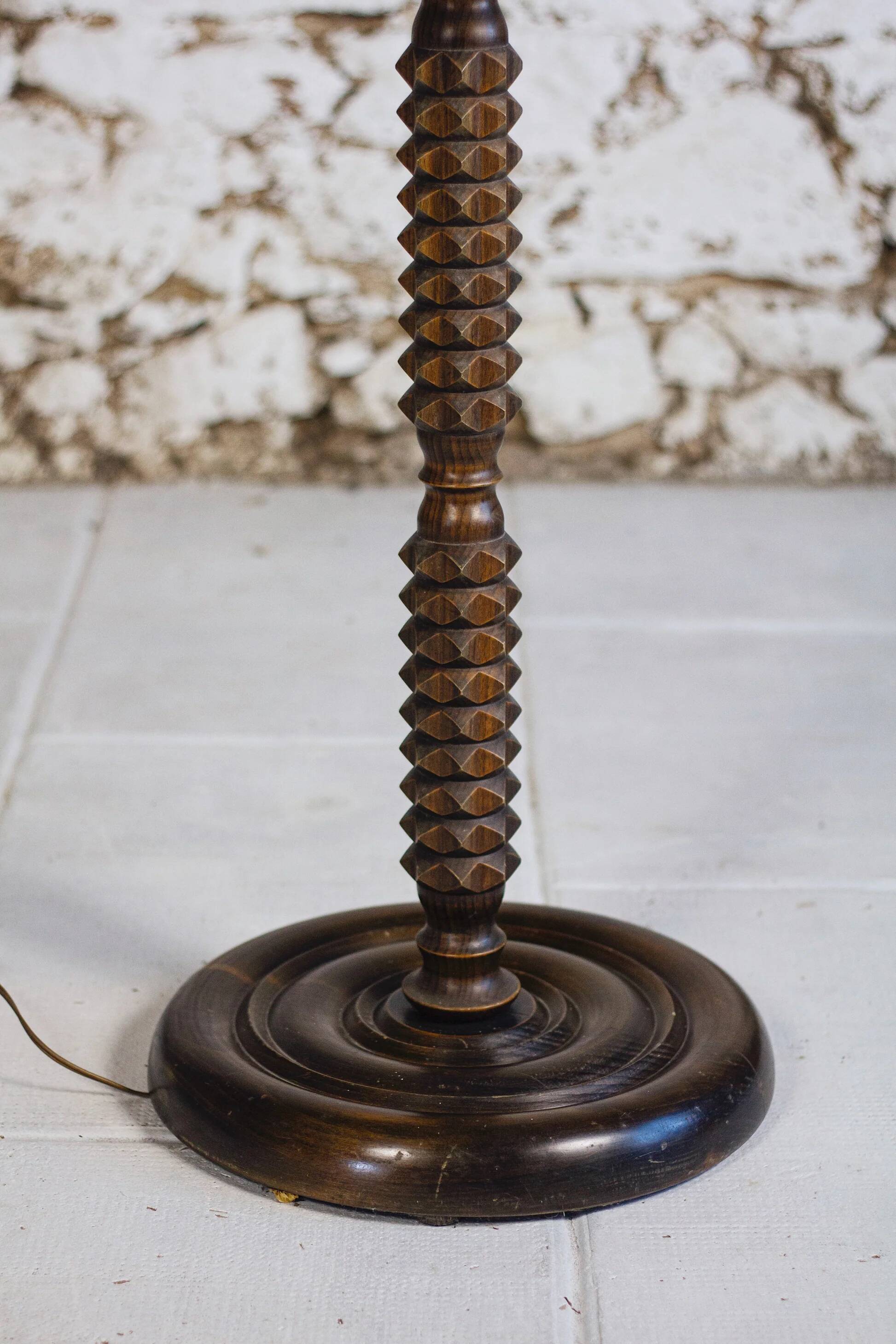 Lampadaire art déco en bois style Charles Dudouyt
