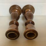Paire de bougeoirs en bois verni