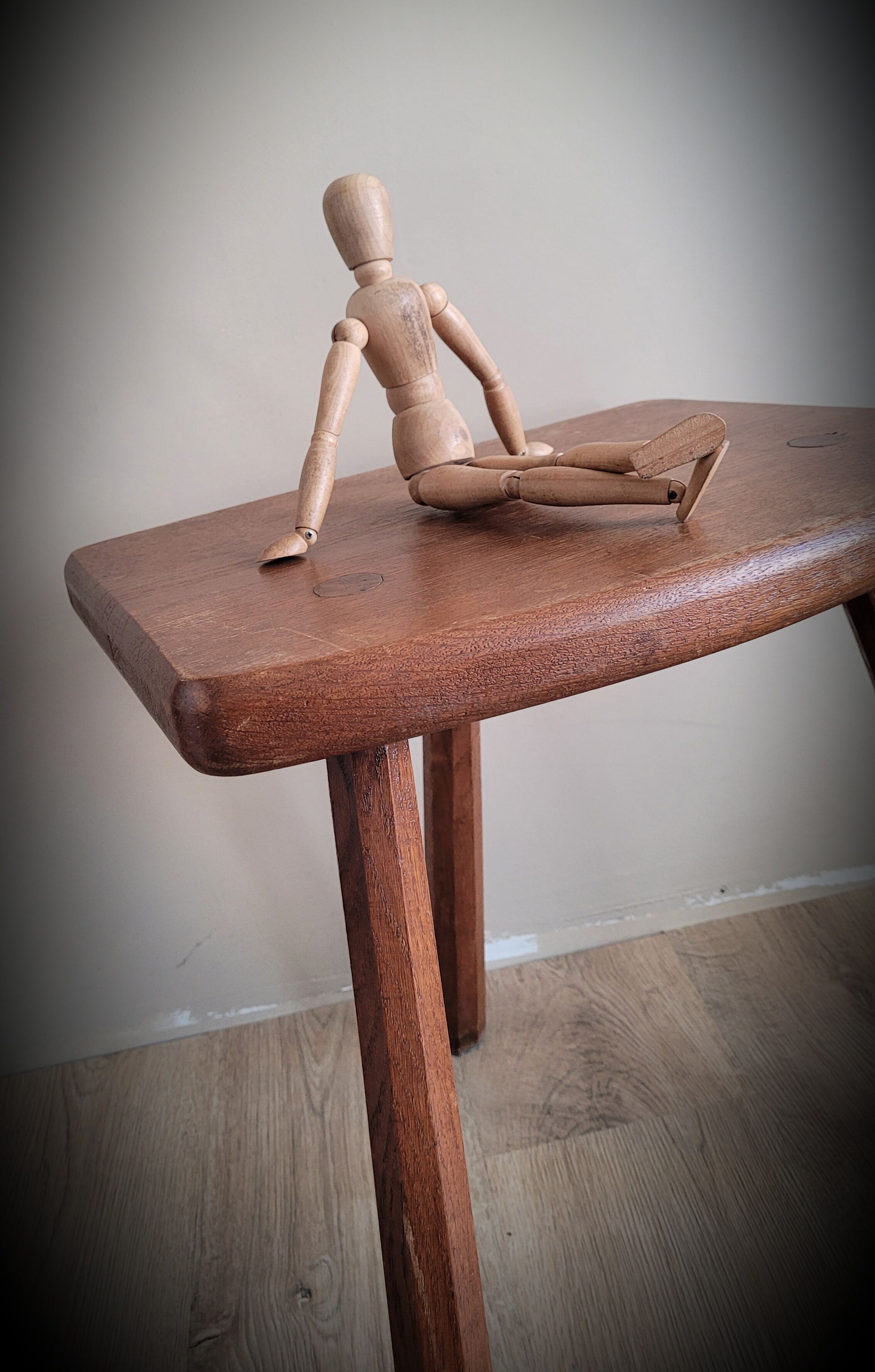 Tripod stool cowbird half round