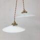 Paire de suspensions en opaline blanche