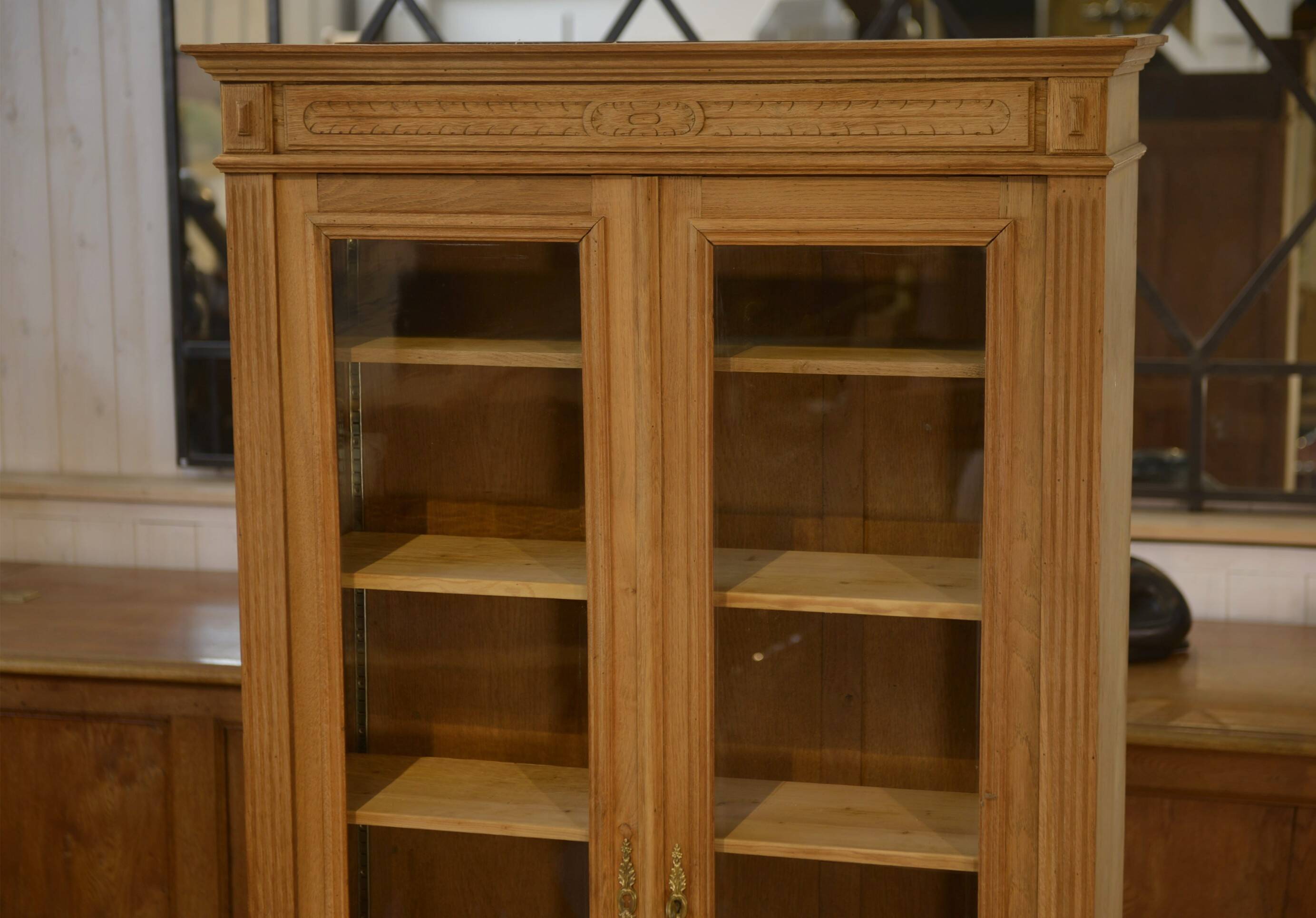 Vitrine en chêne brut 1950’s
