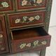 Buffet chinois vintage peint à la main, meuble rouge à décor floral