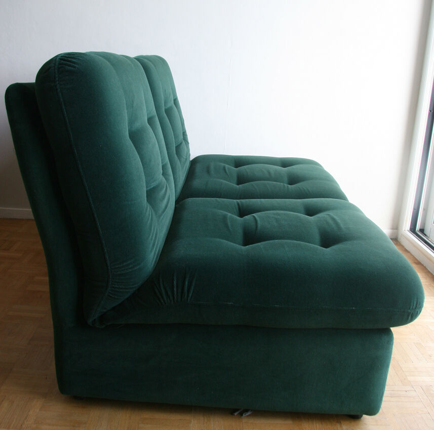 Canapé deux places velours vert  Steiner  1970
