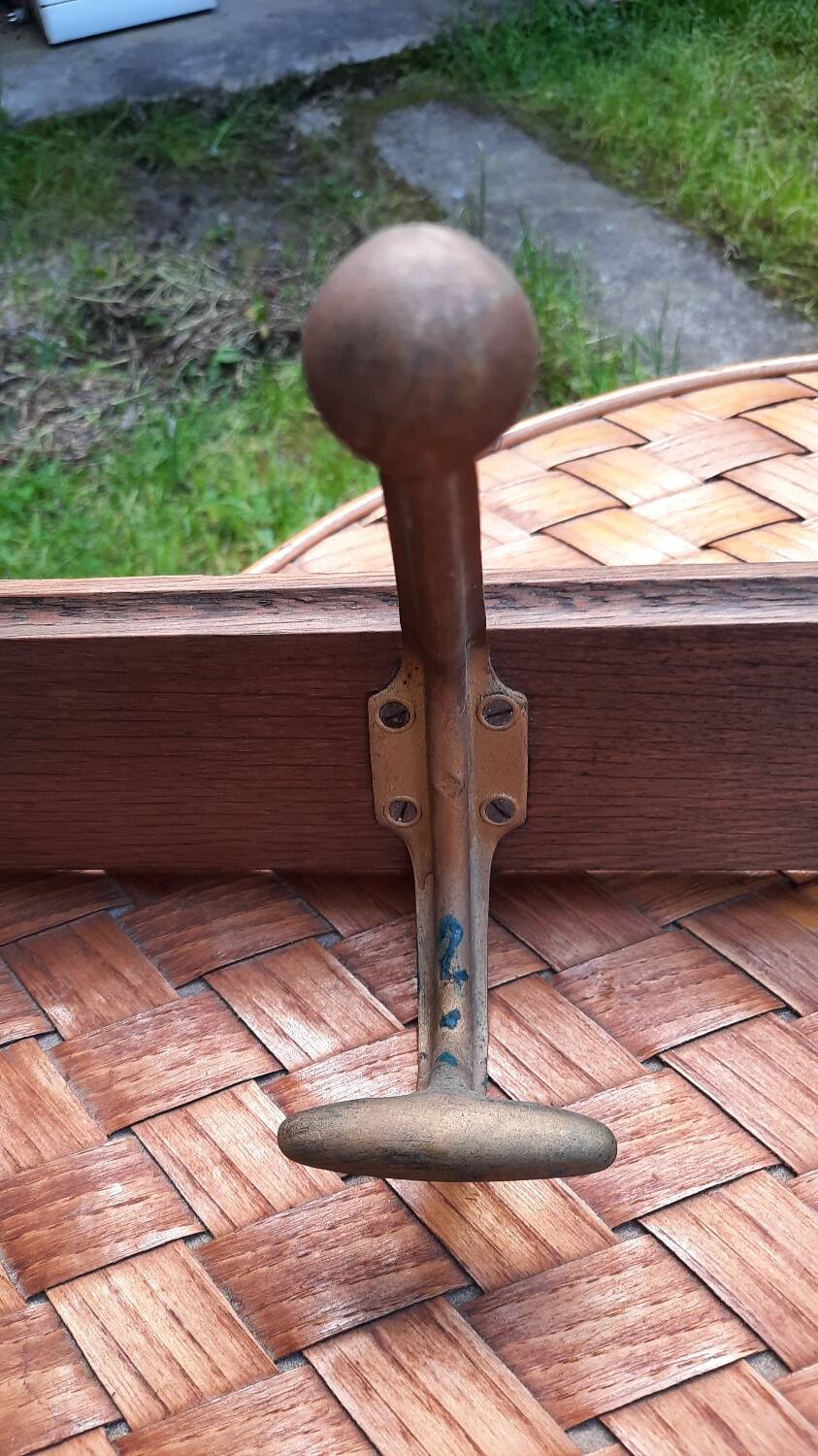 Wall coat rack with 5 hooks