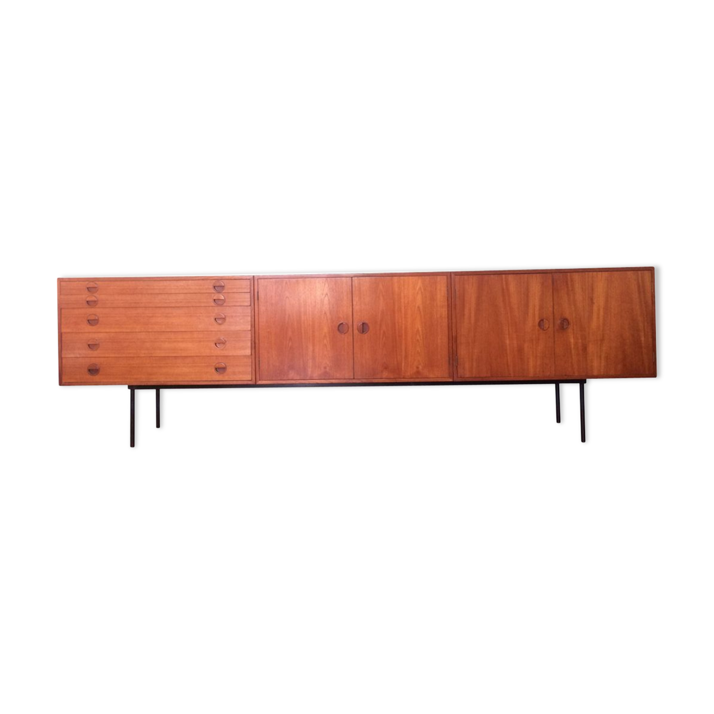 Scandinavian string with two caissons and five drawers.