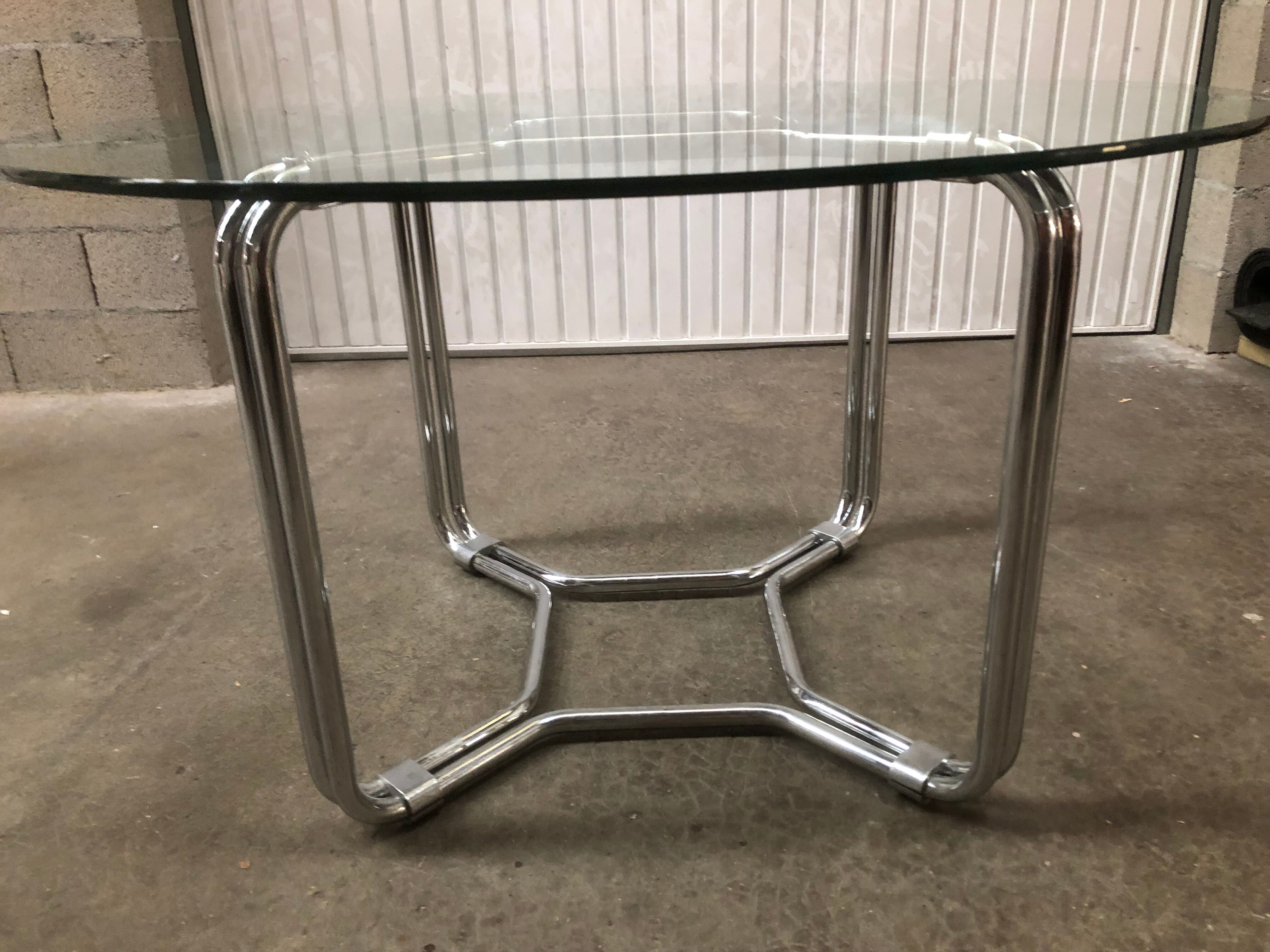 Round table Italian design 1970