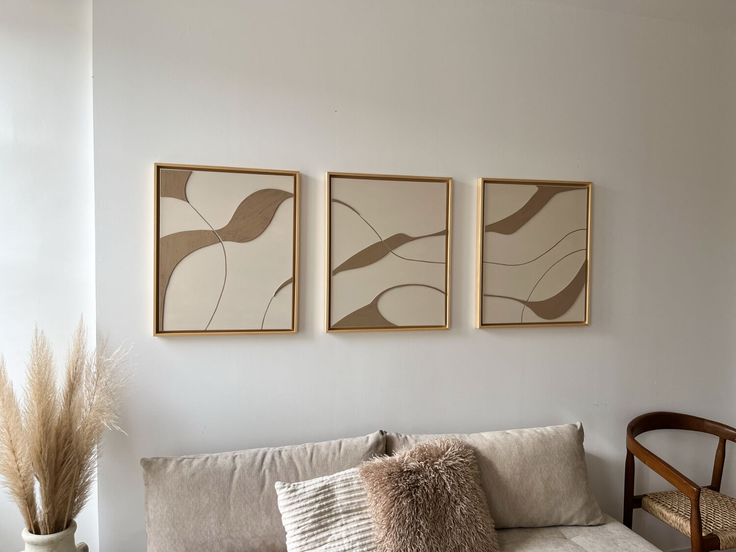 Beige and taupe linen relief design table.