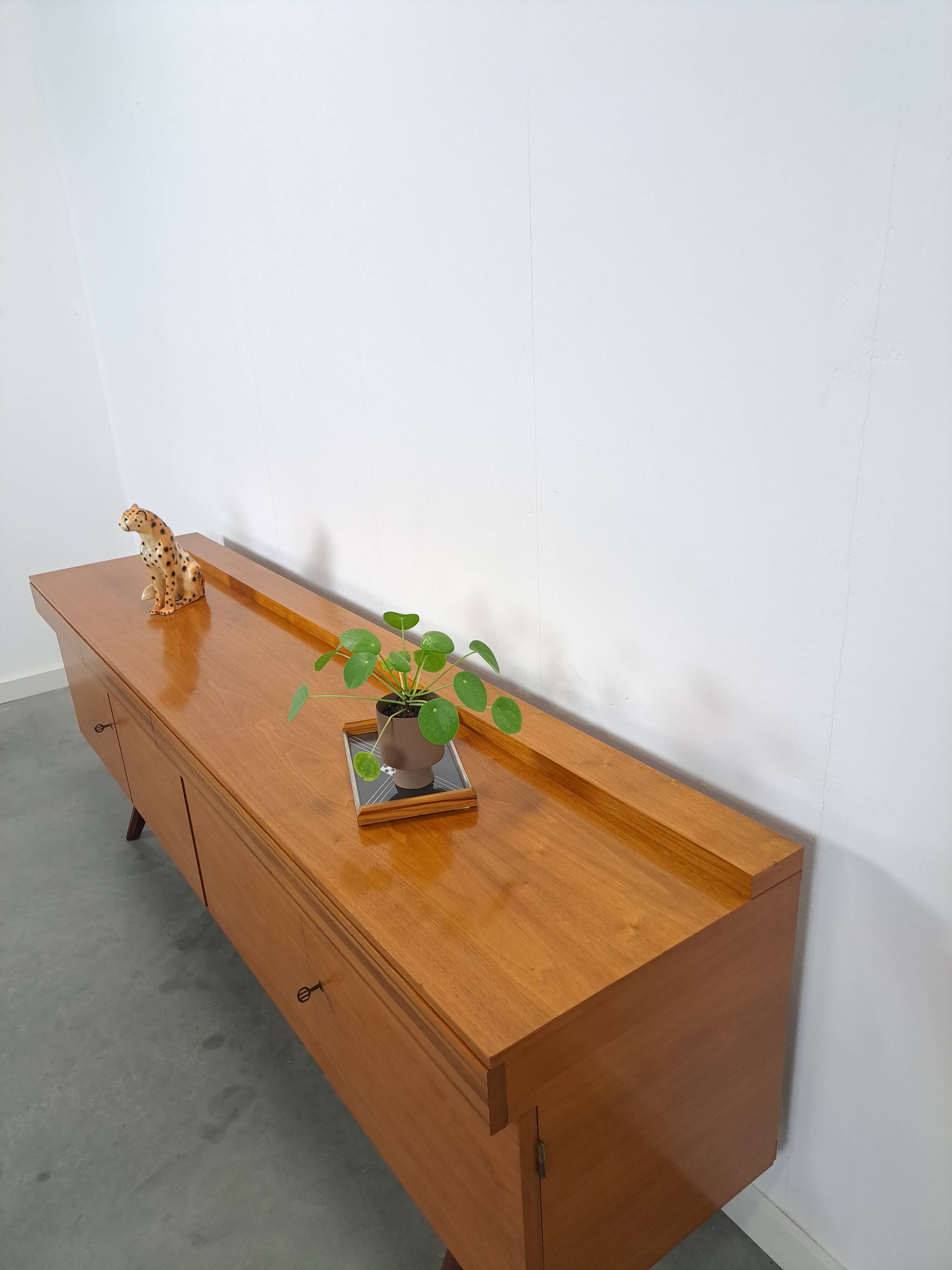 Design Musterring Möbel dressoir met lades en schuine poten