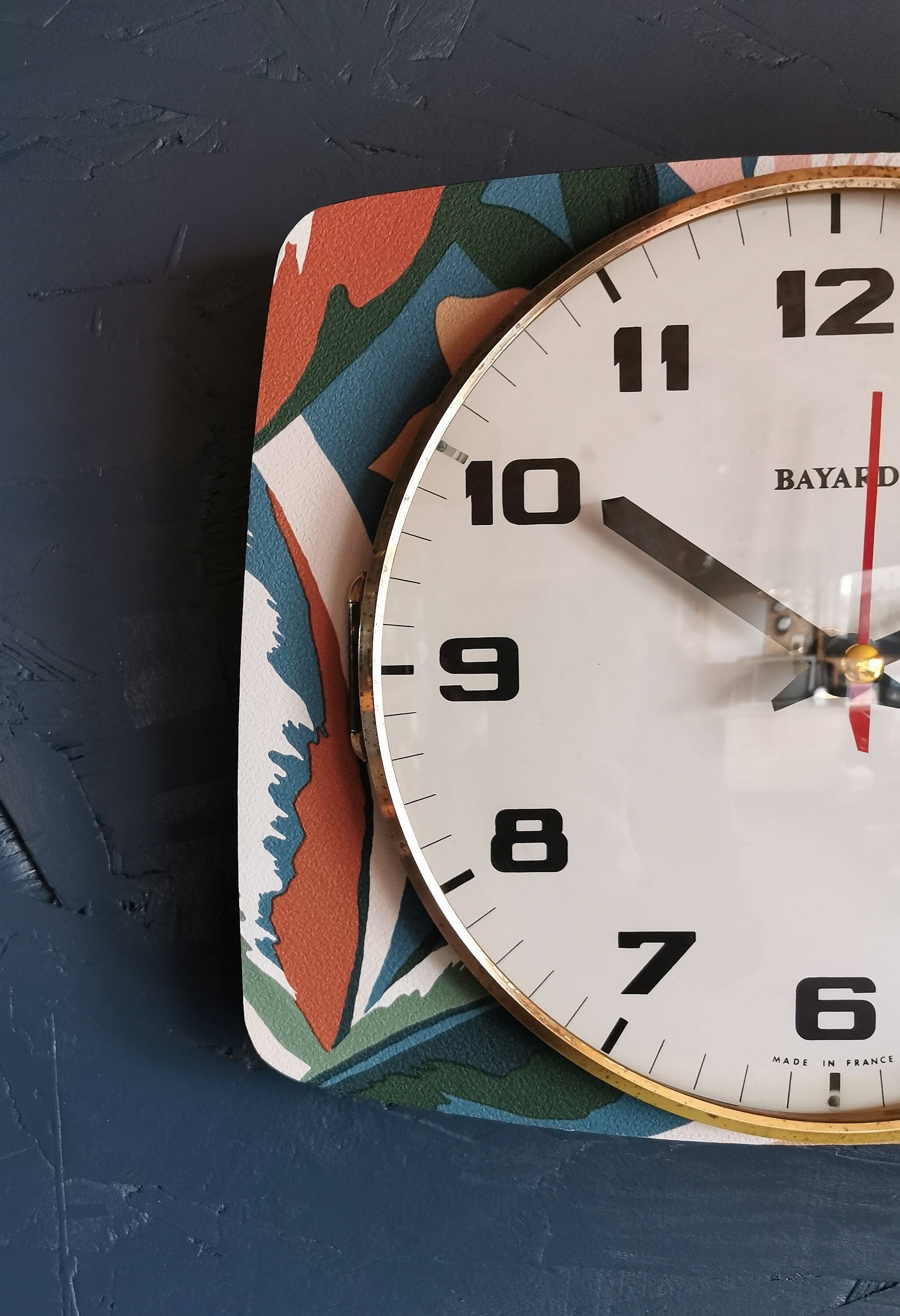 Vintage rectangular silent wall clock "Bayard terracotta green"