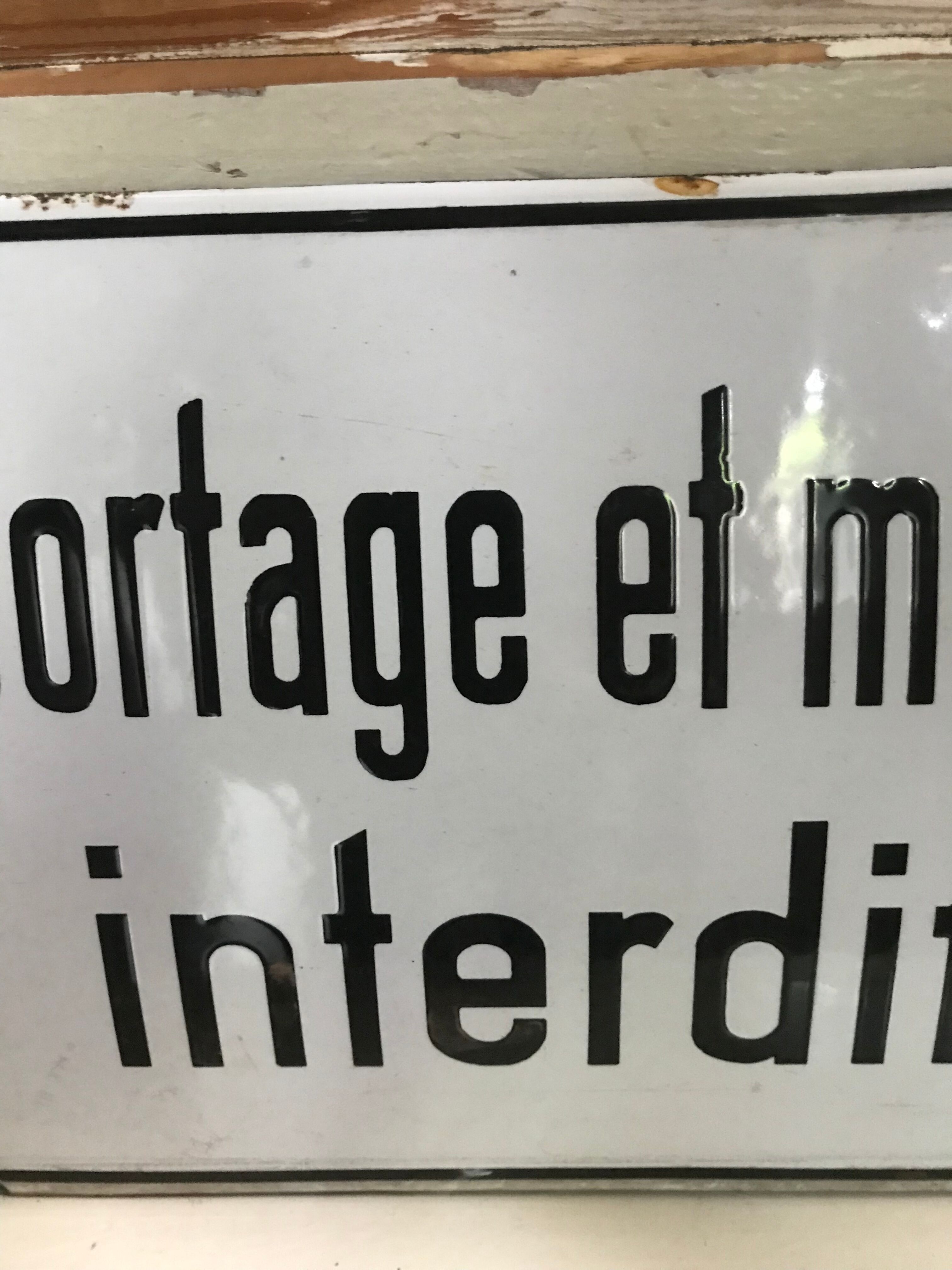 Enamelled plate peddling and begging prohibited