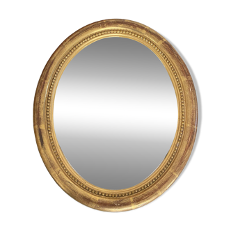 Oval mirror in gilded wood.