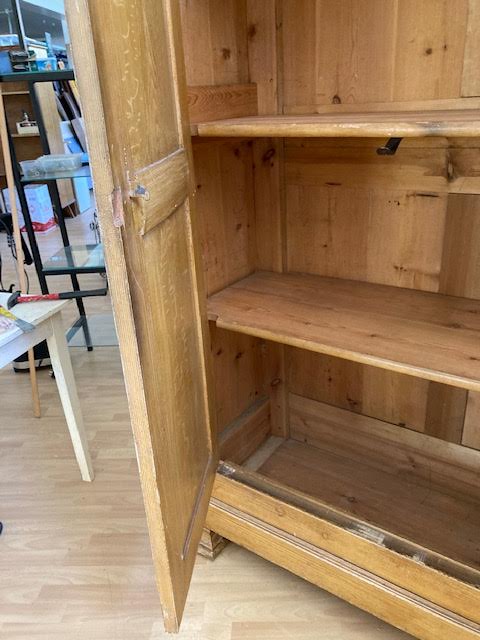 Wardrobe 2 doors old