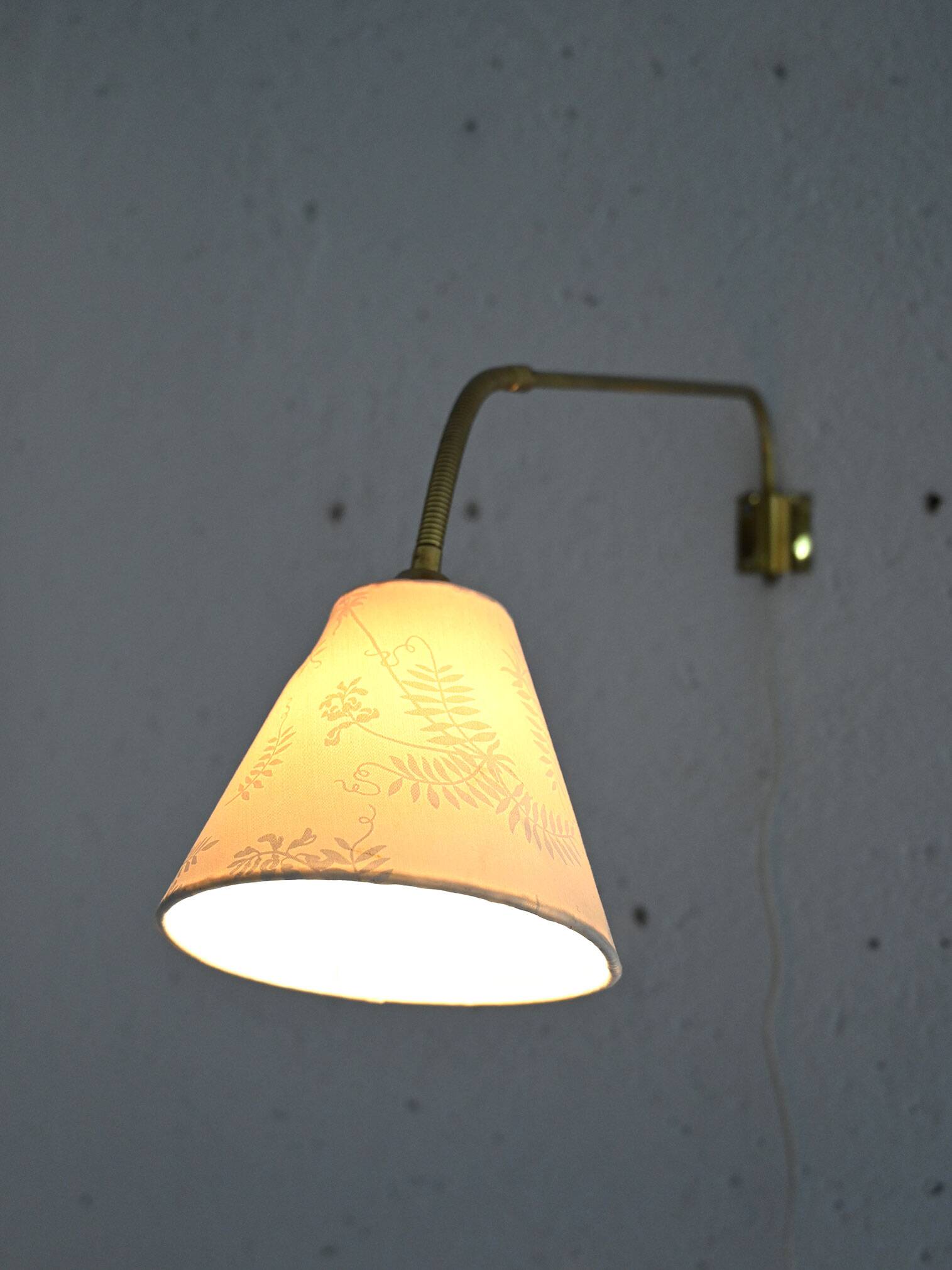 Vintage wall light in gold metal and cotton
