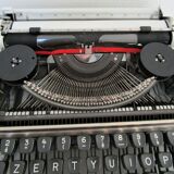 Olympia traveller typewriter luxury 70s