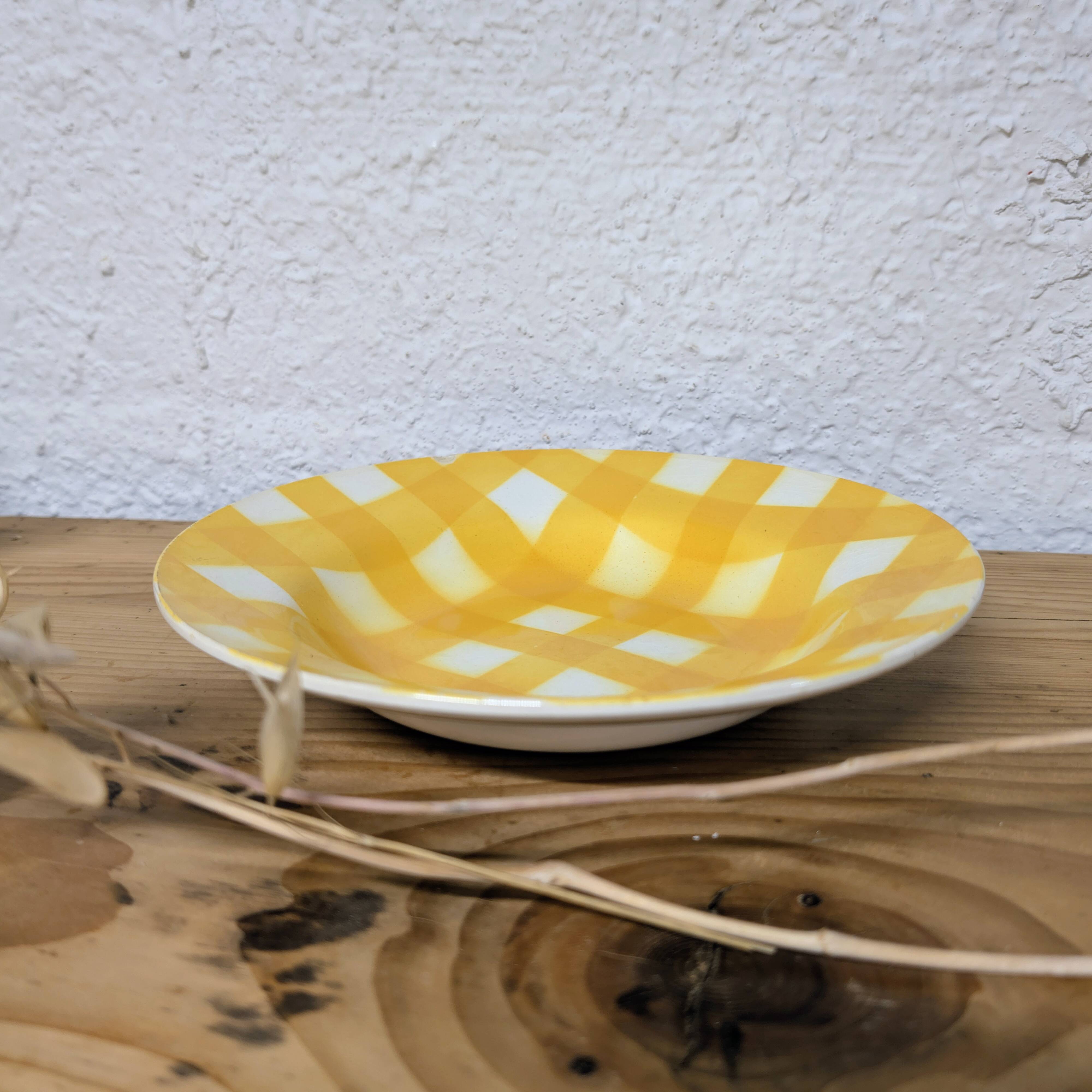 Digoin Sarreguemines soup plate, Scottish pattern