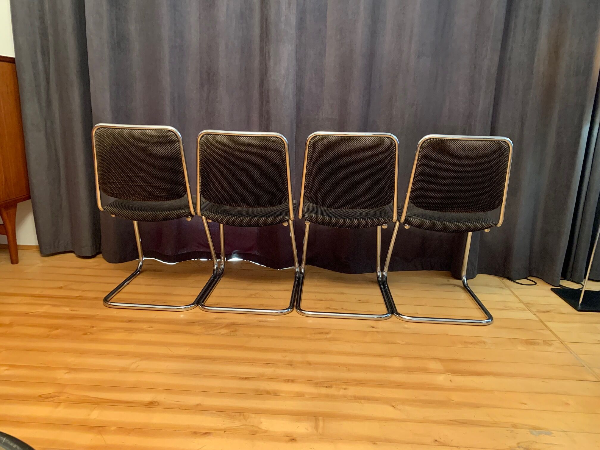 Ensemble de quatre chaises, Taro, Italie, années 1970.