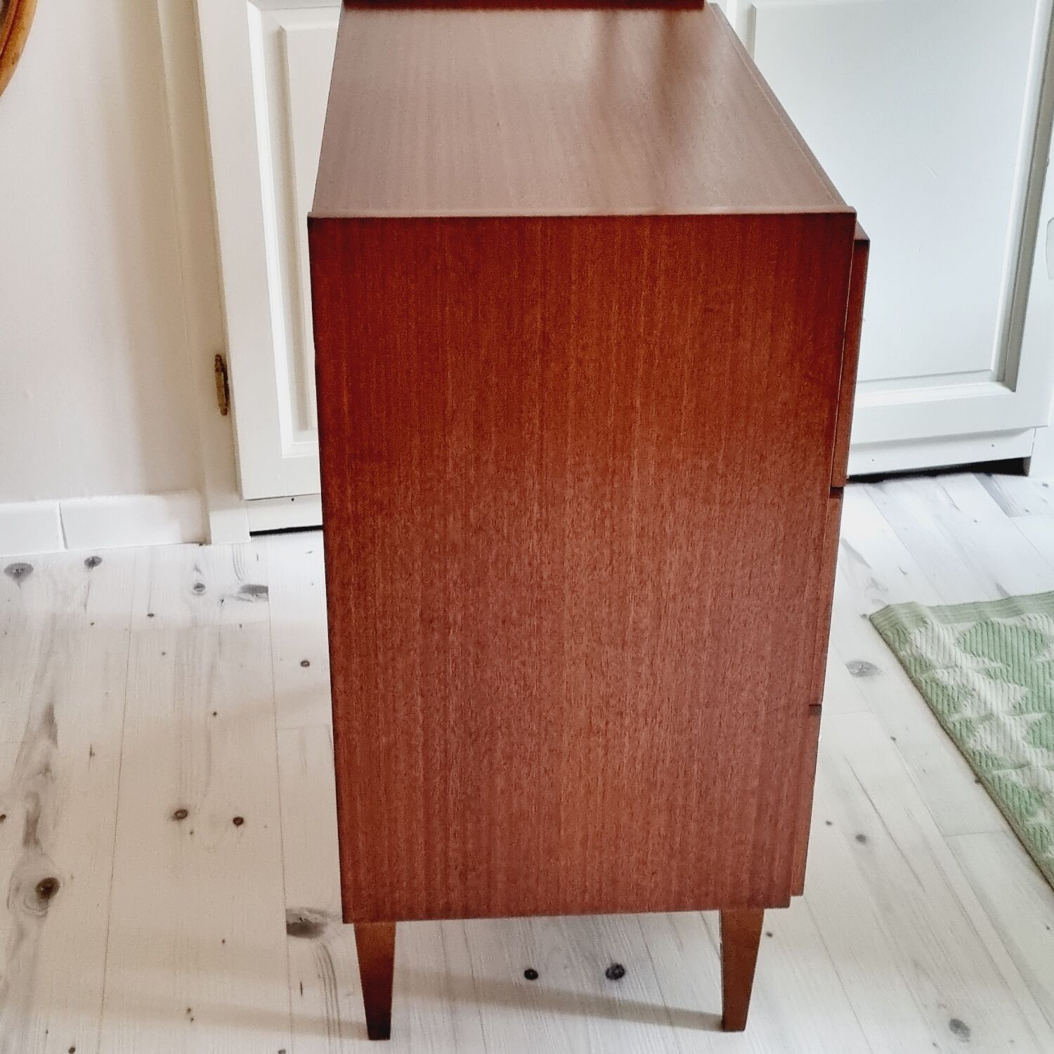 Compass feet dresser