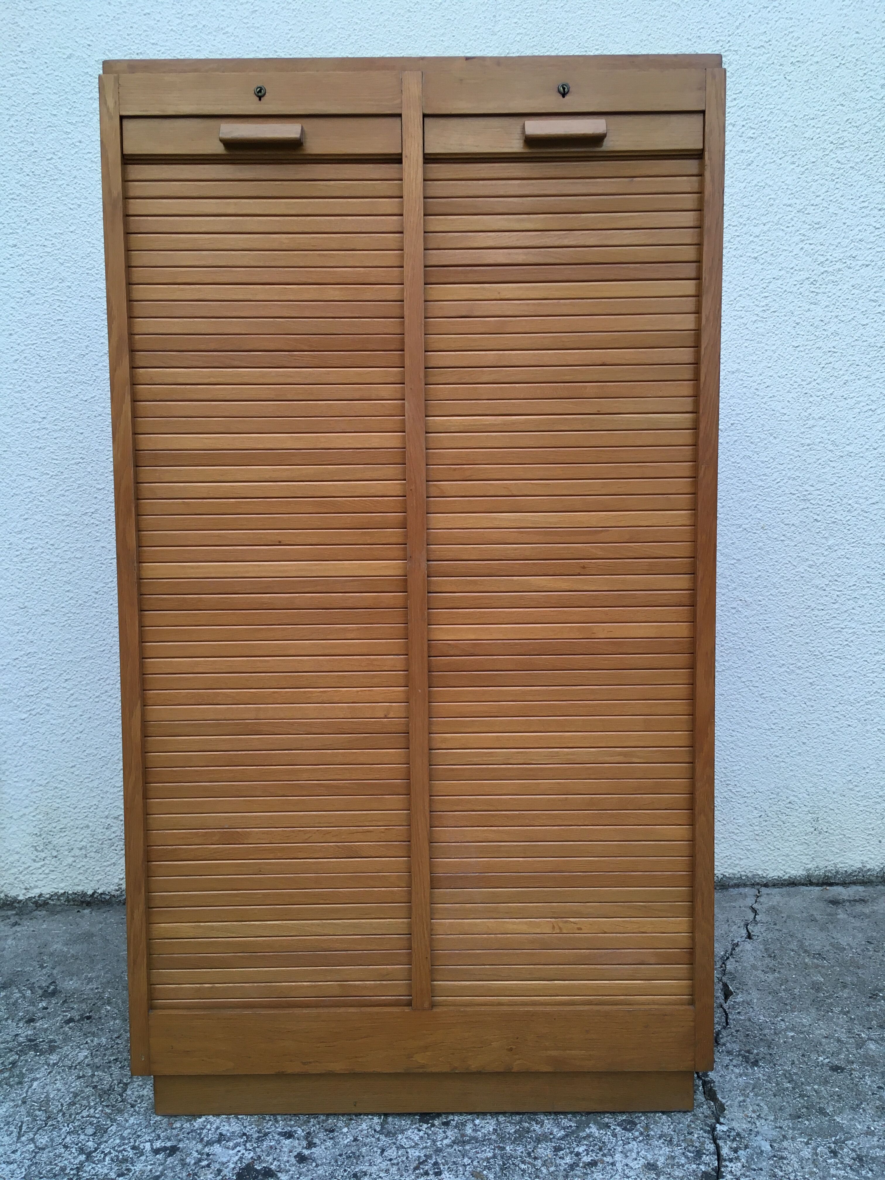 Curtain filing cabinet