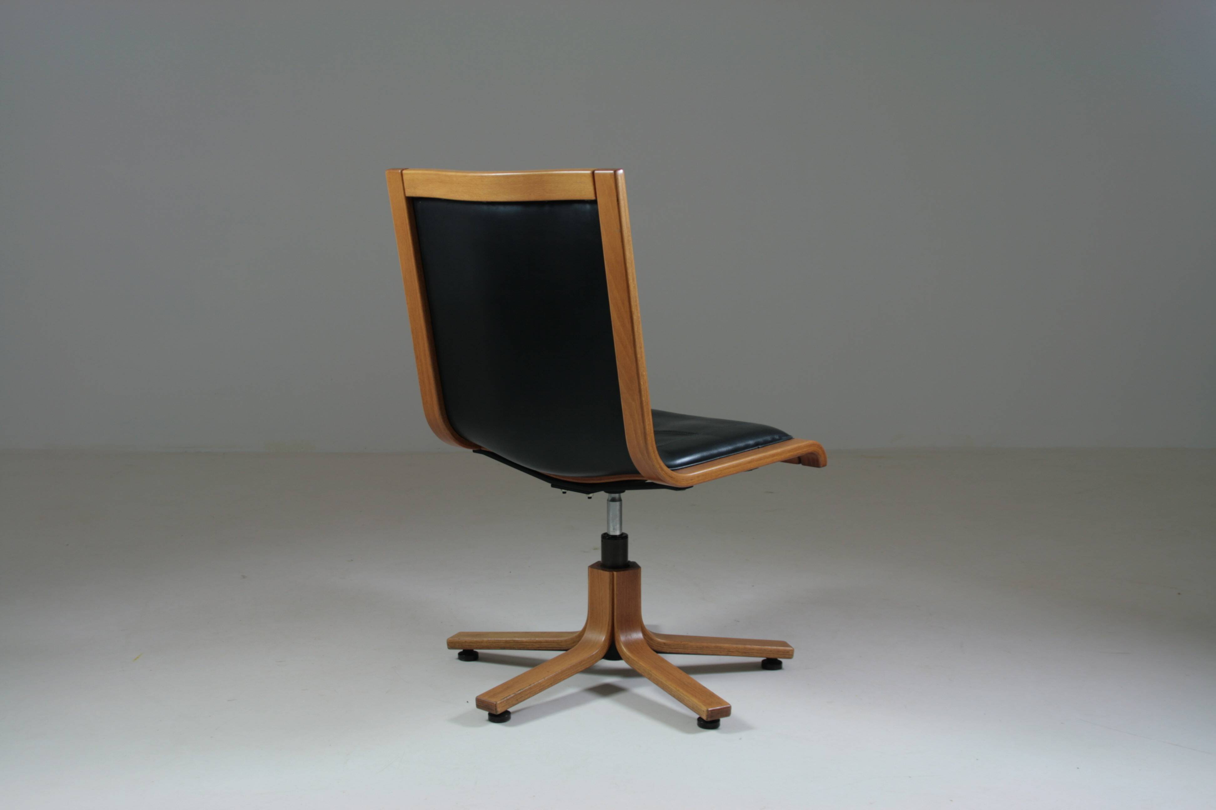 Office armchair in beech and black leather for Cofemo, Italy
