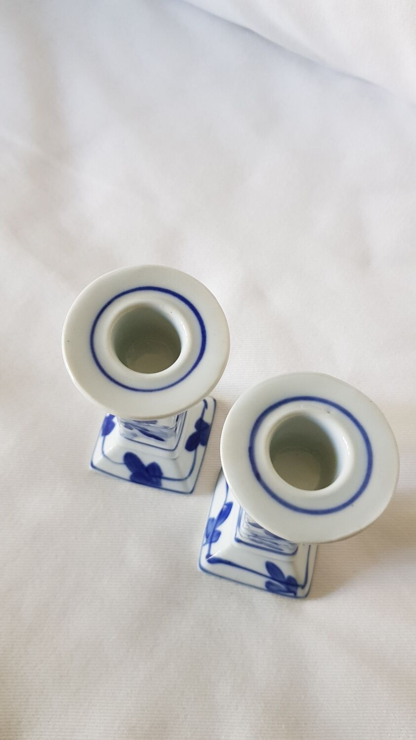Set of 2 ceramic candle holders in white blue floral pattern